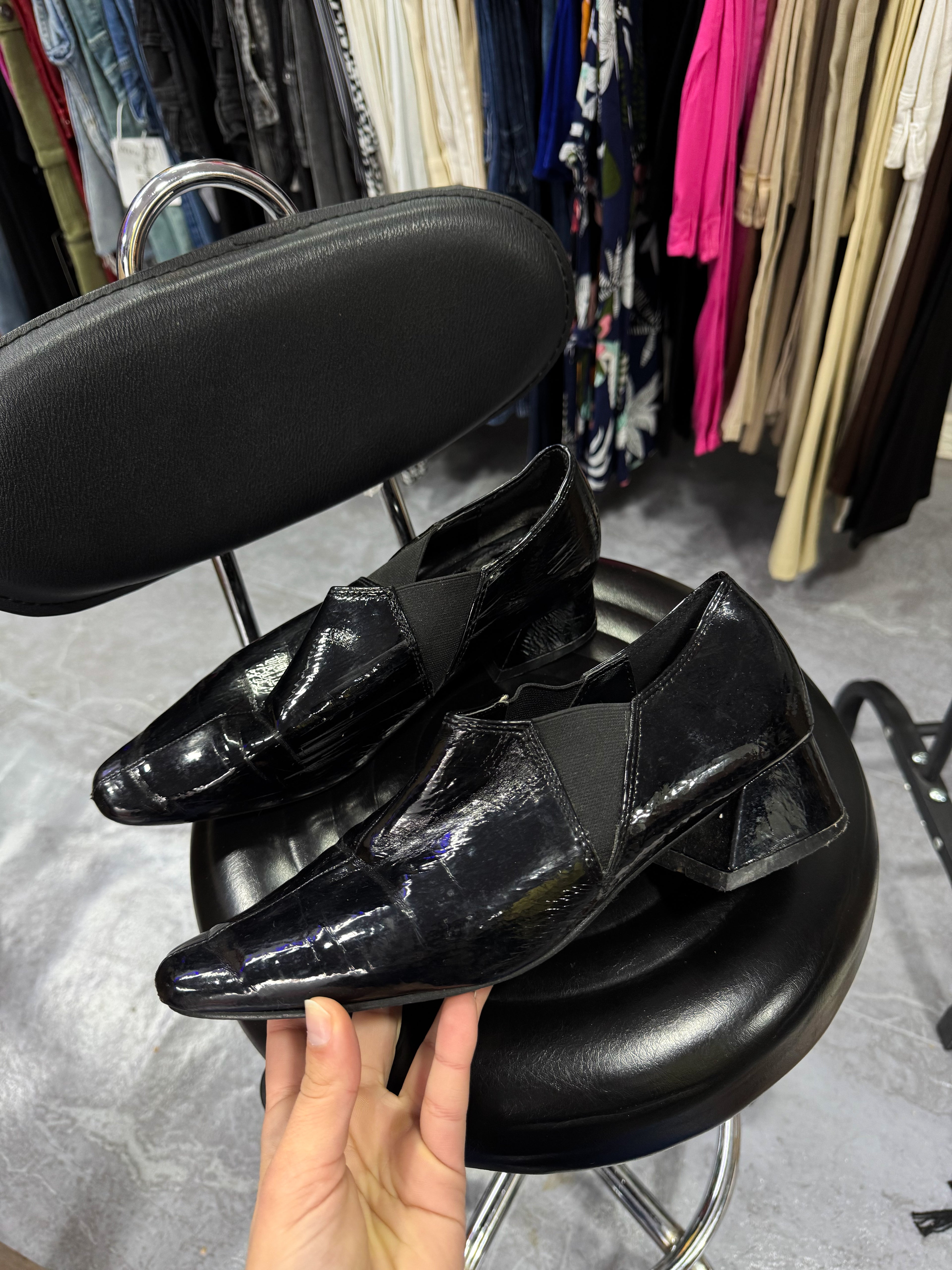 Zapatos de taco de charol Korium