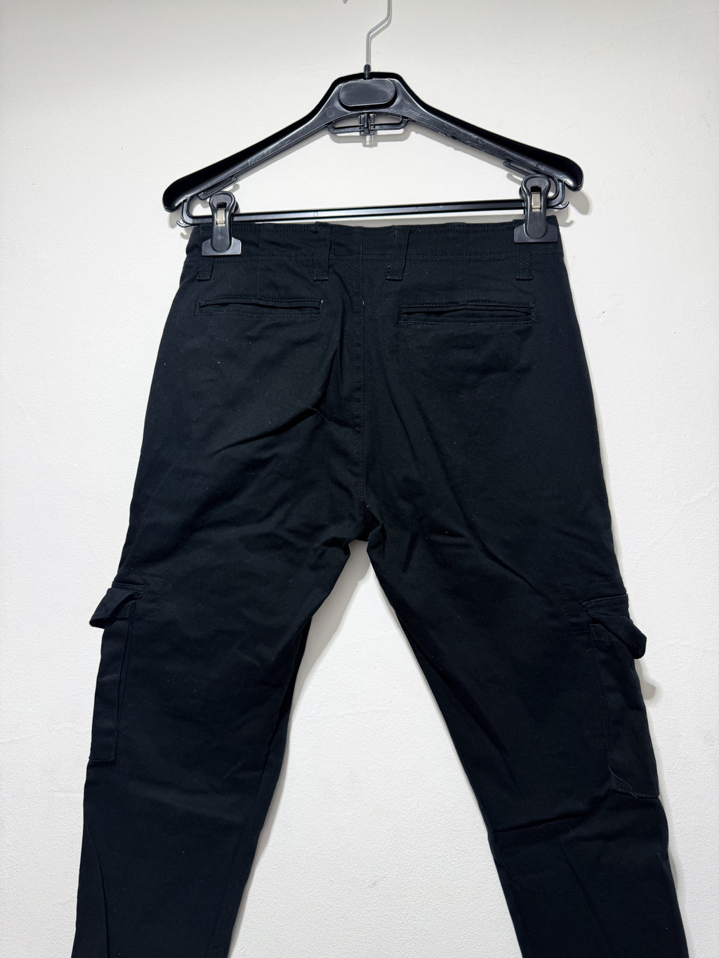 Pantalón cargo negro talle 28