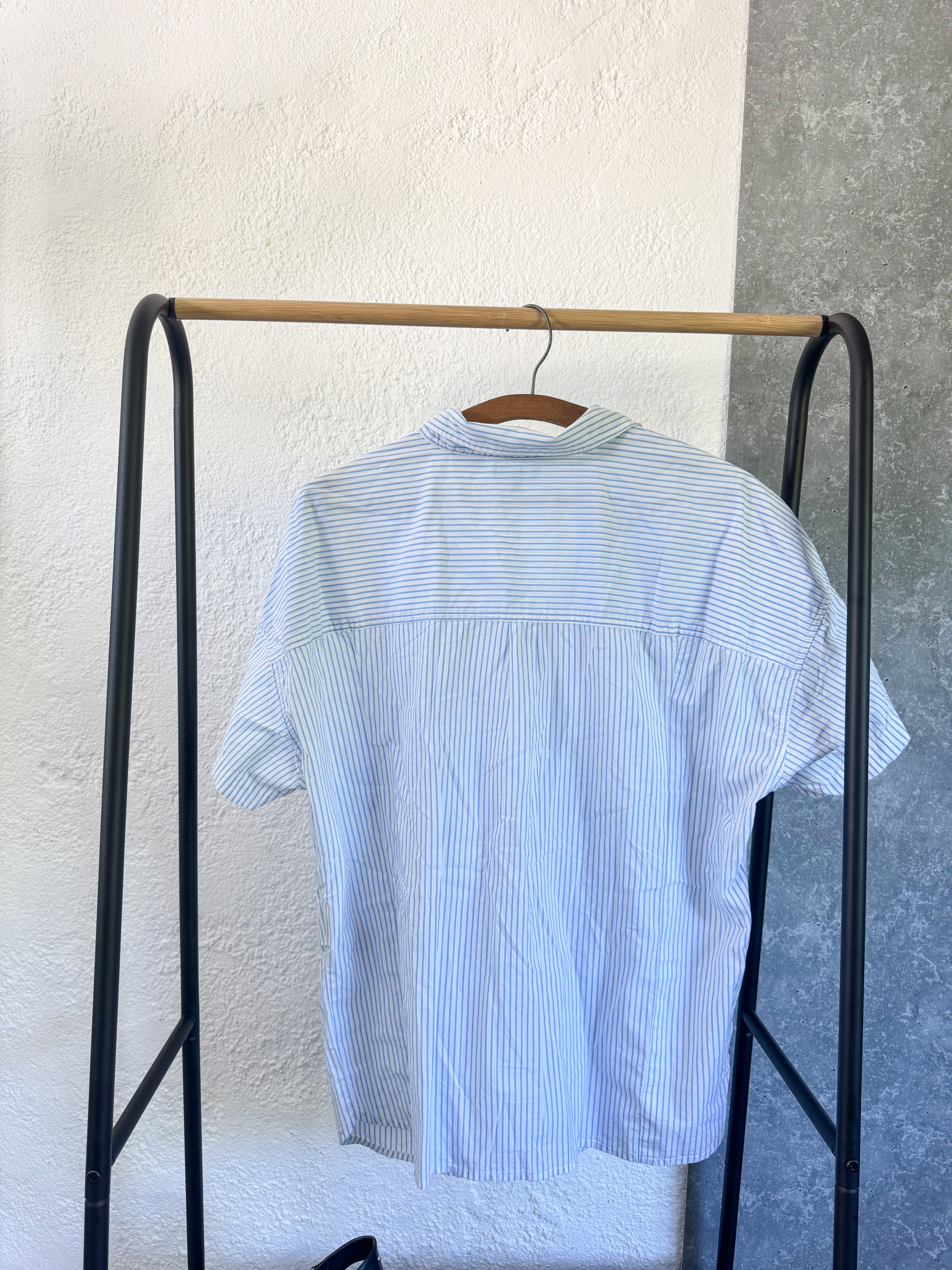 Camisa Levi’s celeste a rayas