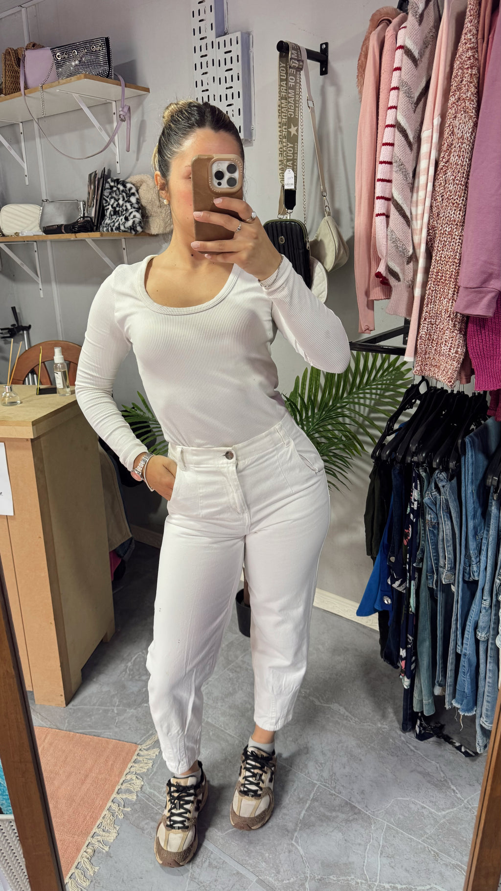 Pantalón blanco mom