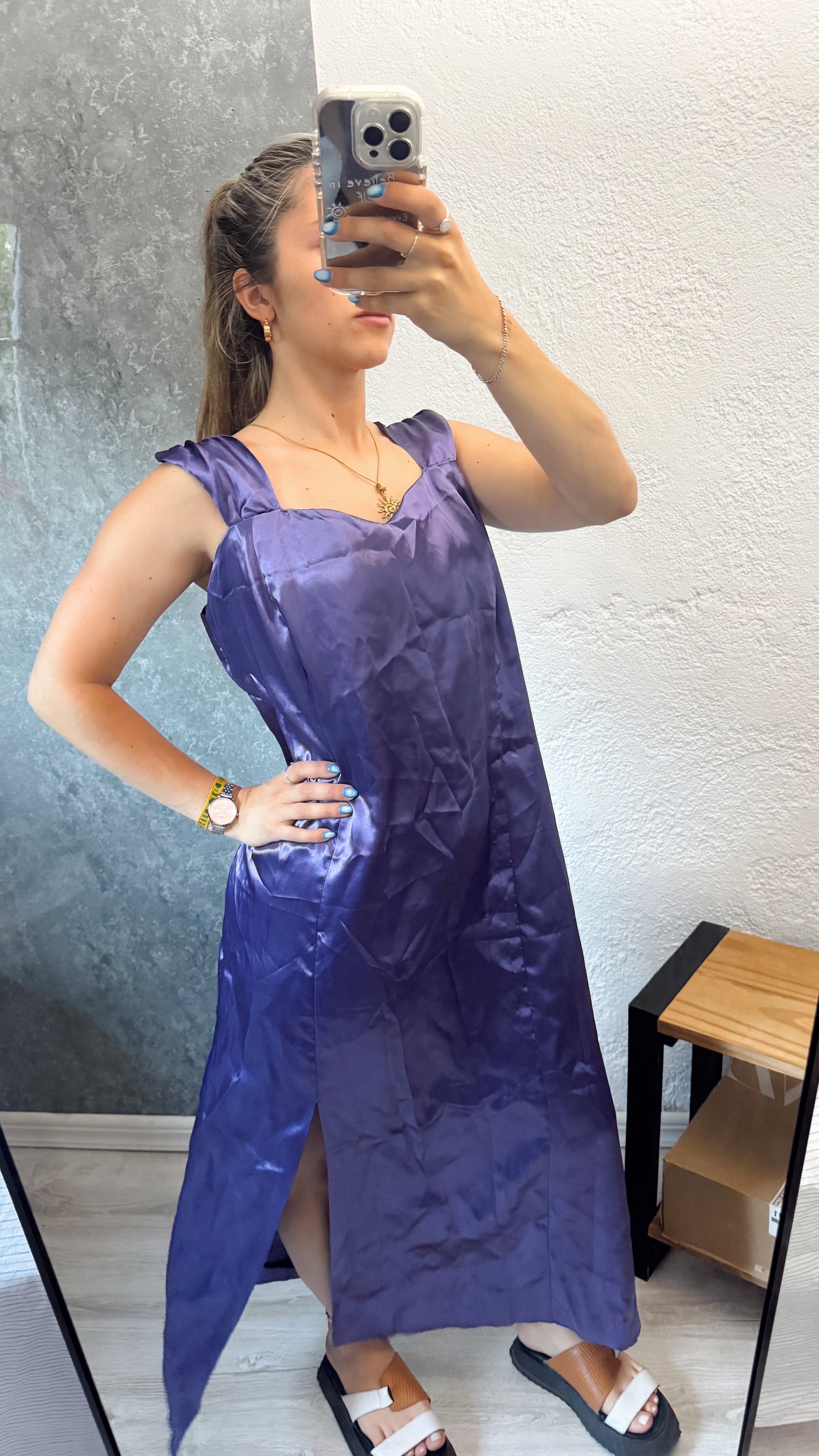Vestido violeta tela satén de fiesta
