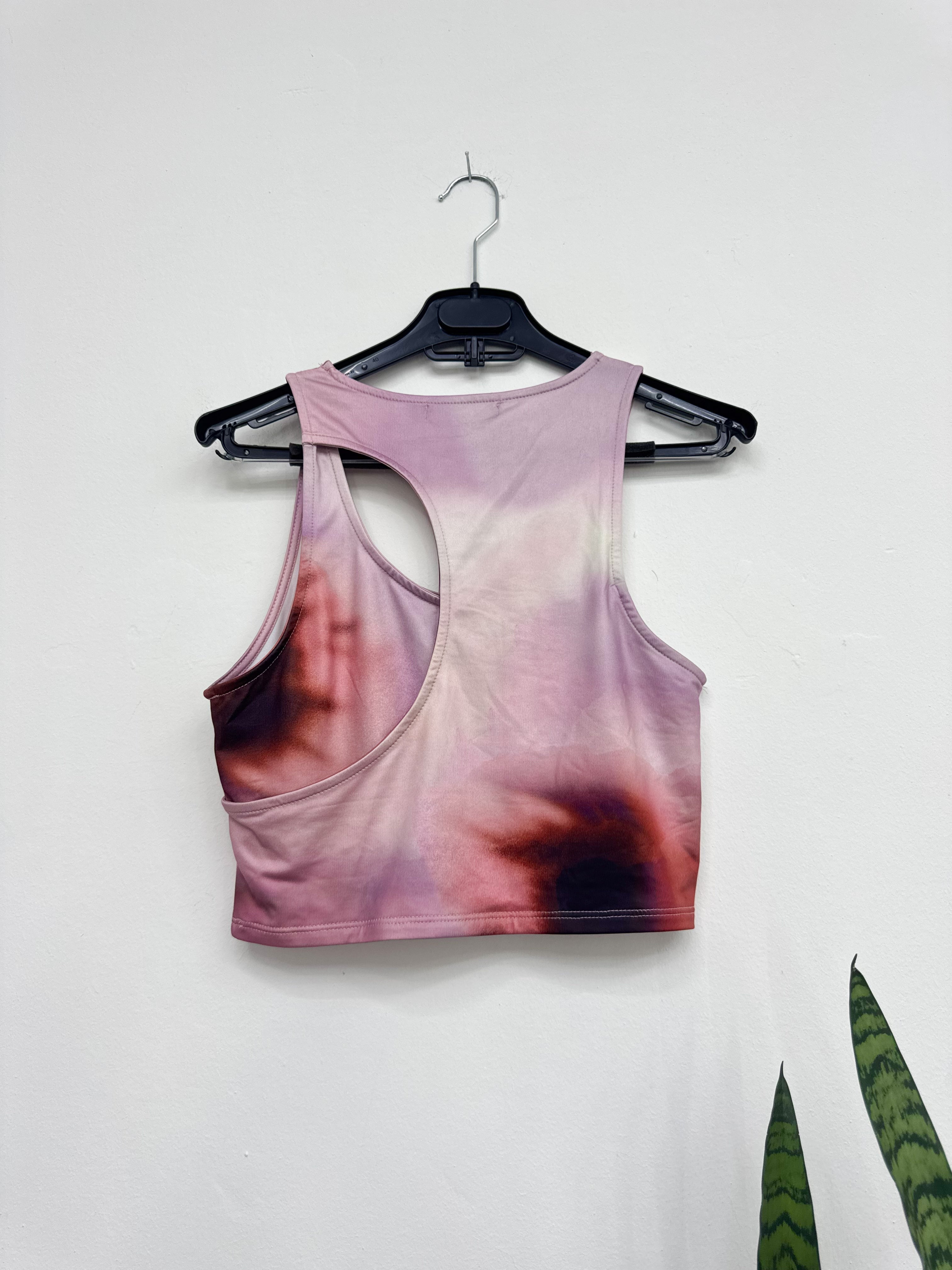 Top asimétrico de colores