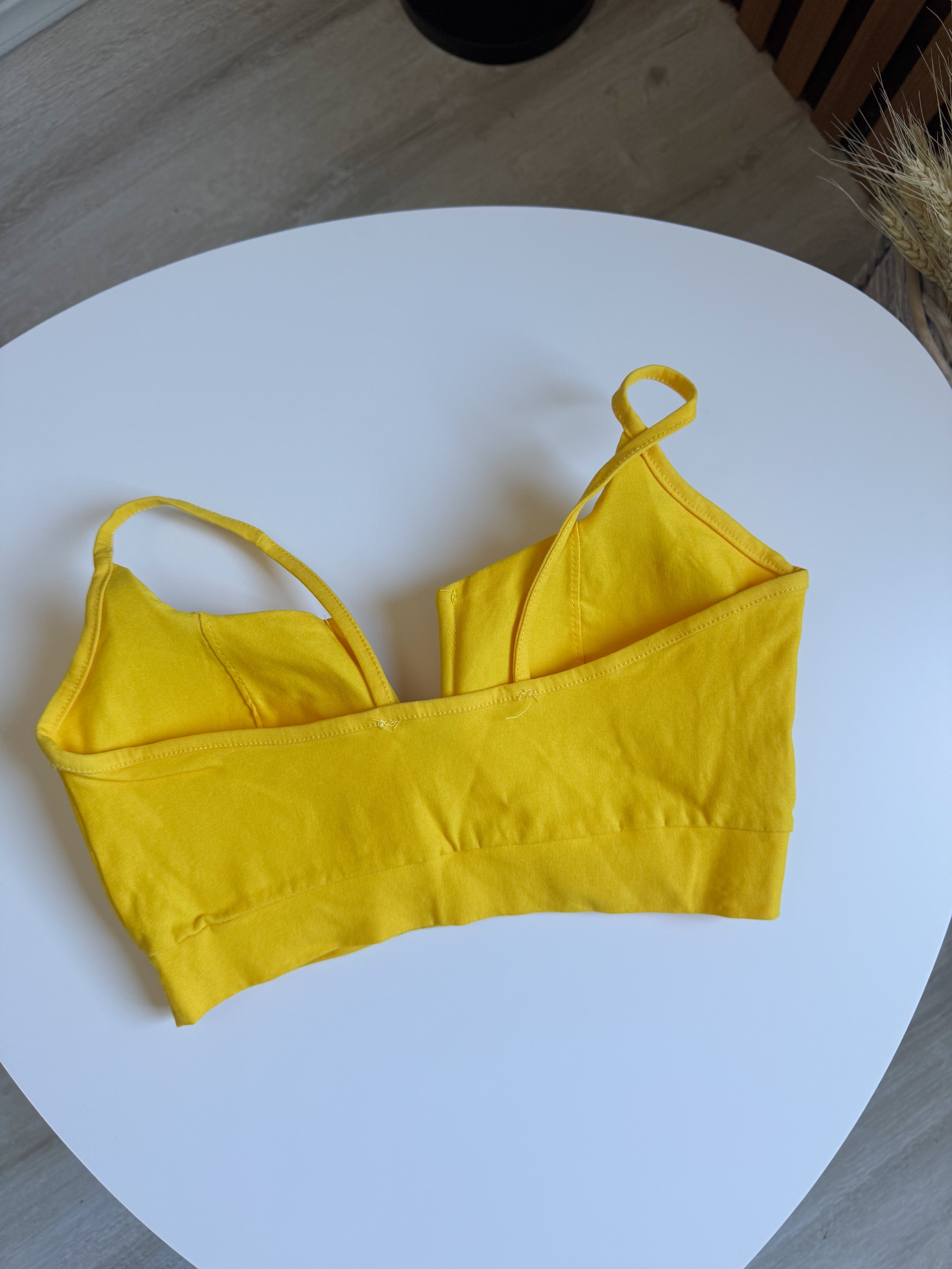 Top amarillo con push up