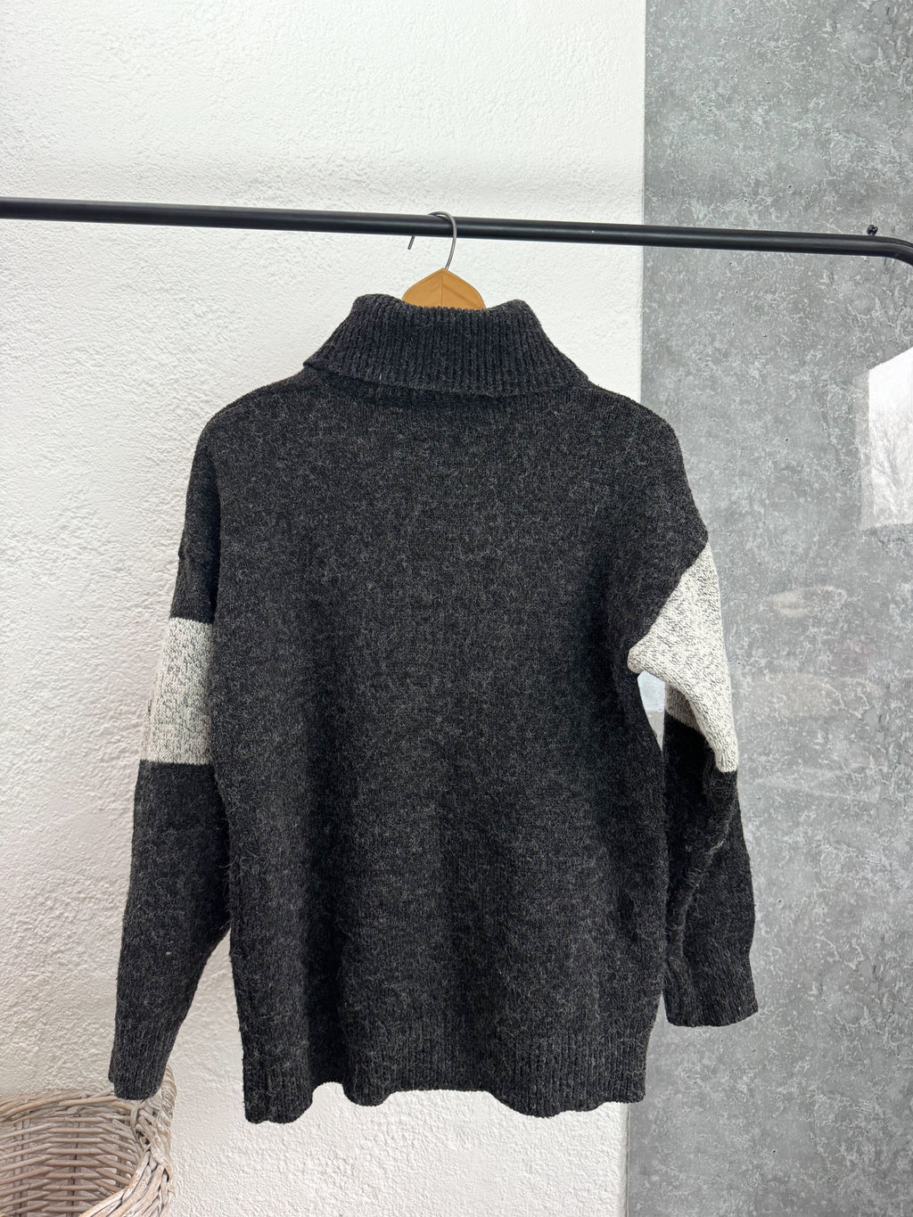 Polera gris con diseño