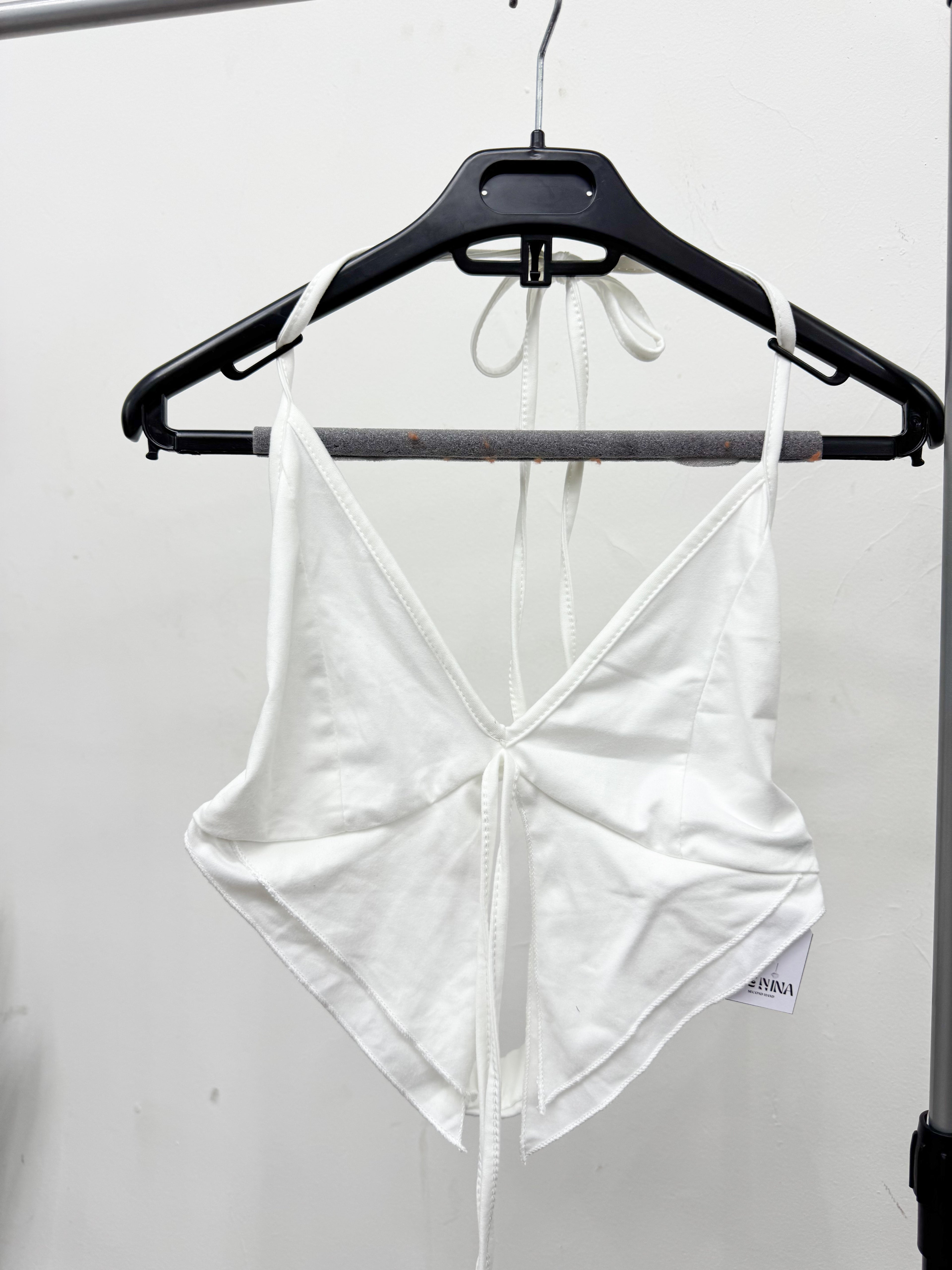 Top blanco en pico