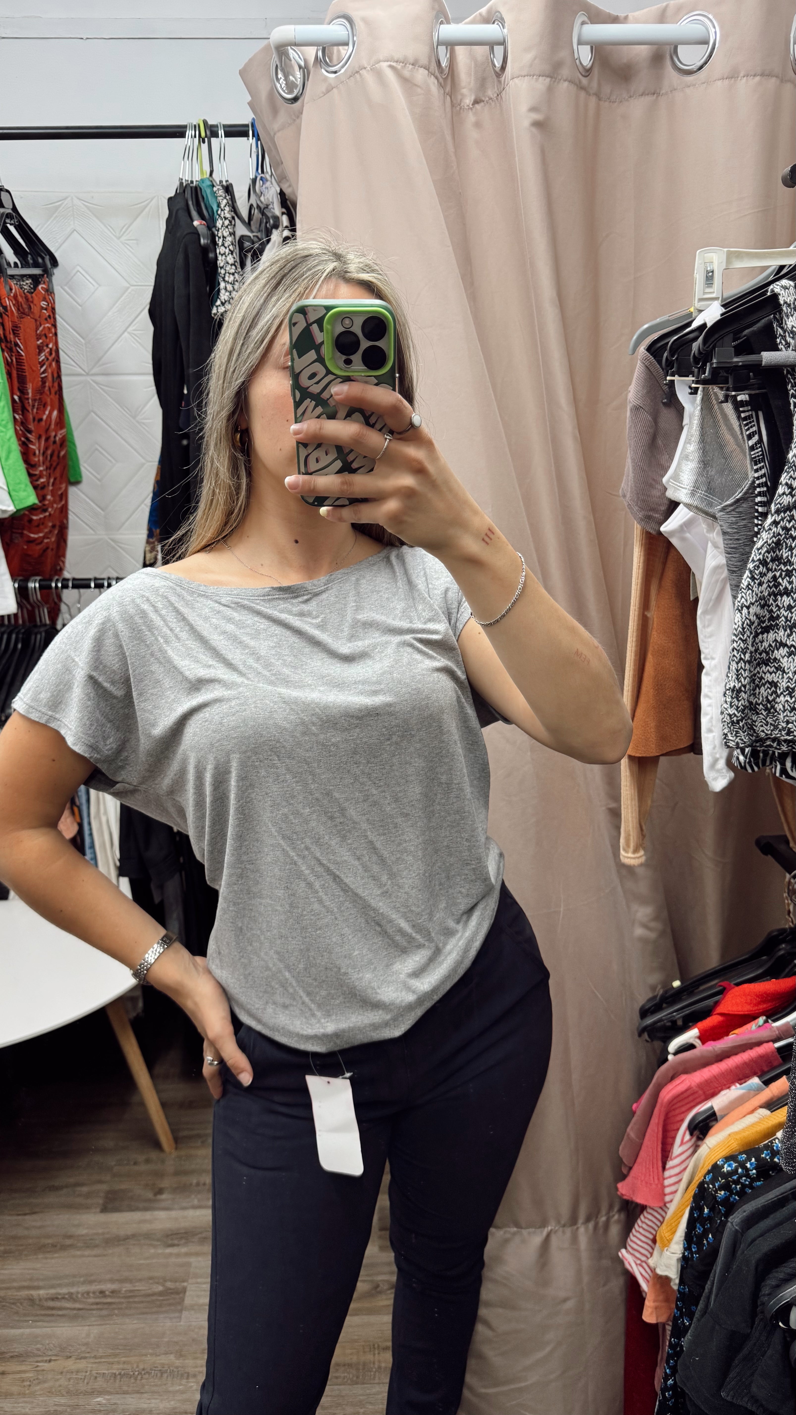 Remera gris manga corta