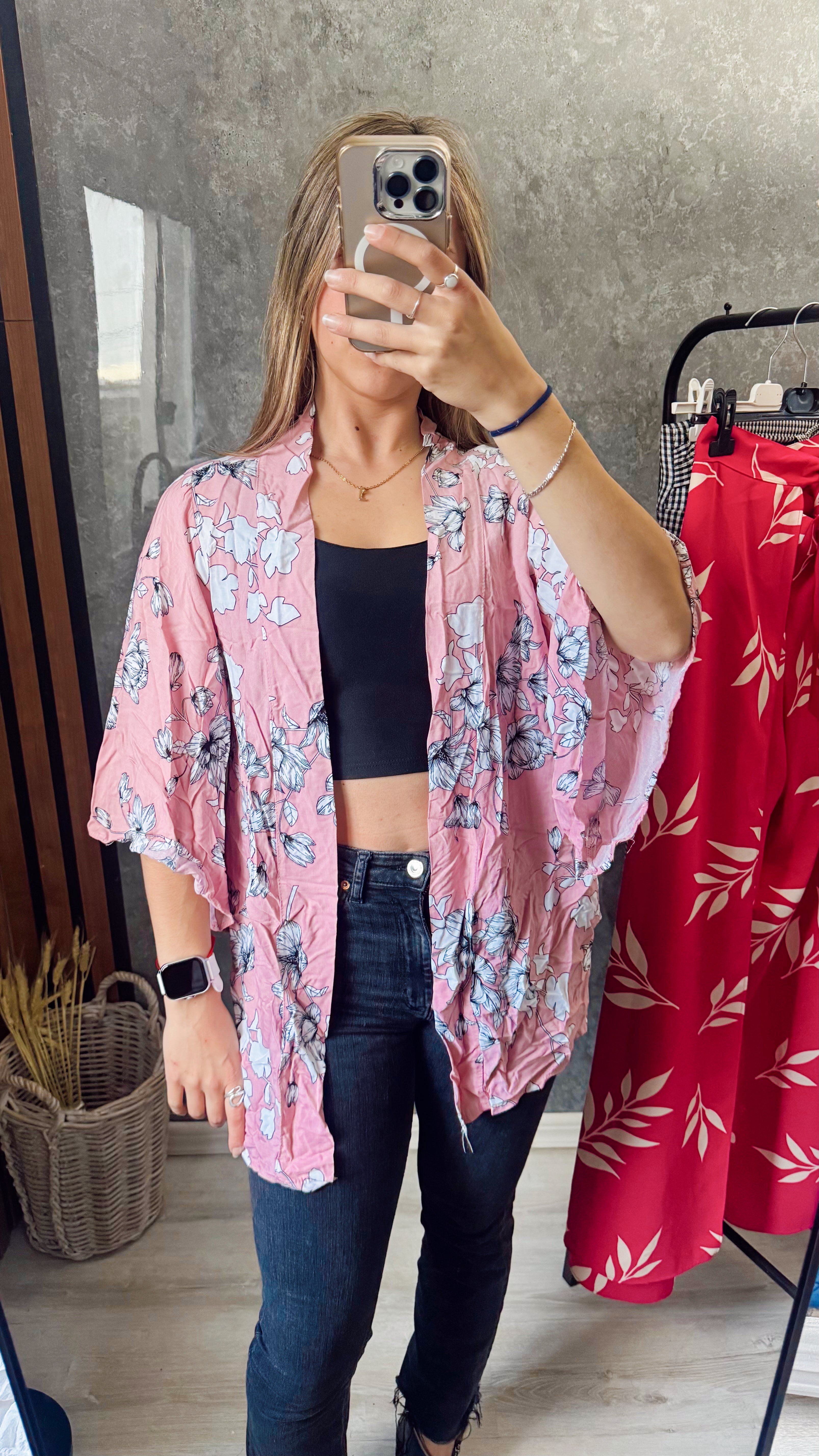 Kimono rosa de flores