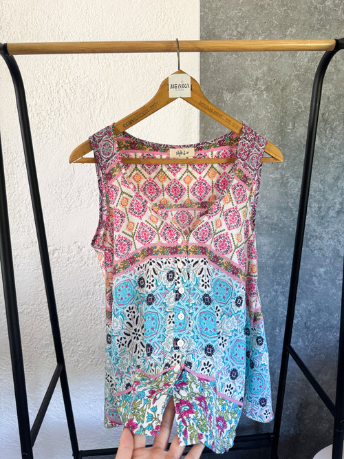 Blusa rosada con celeste