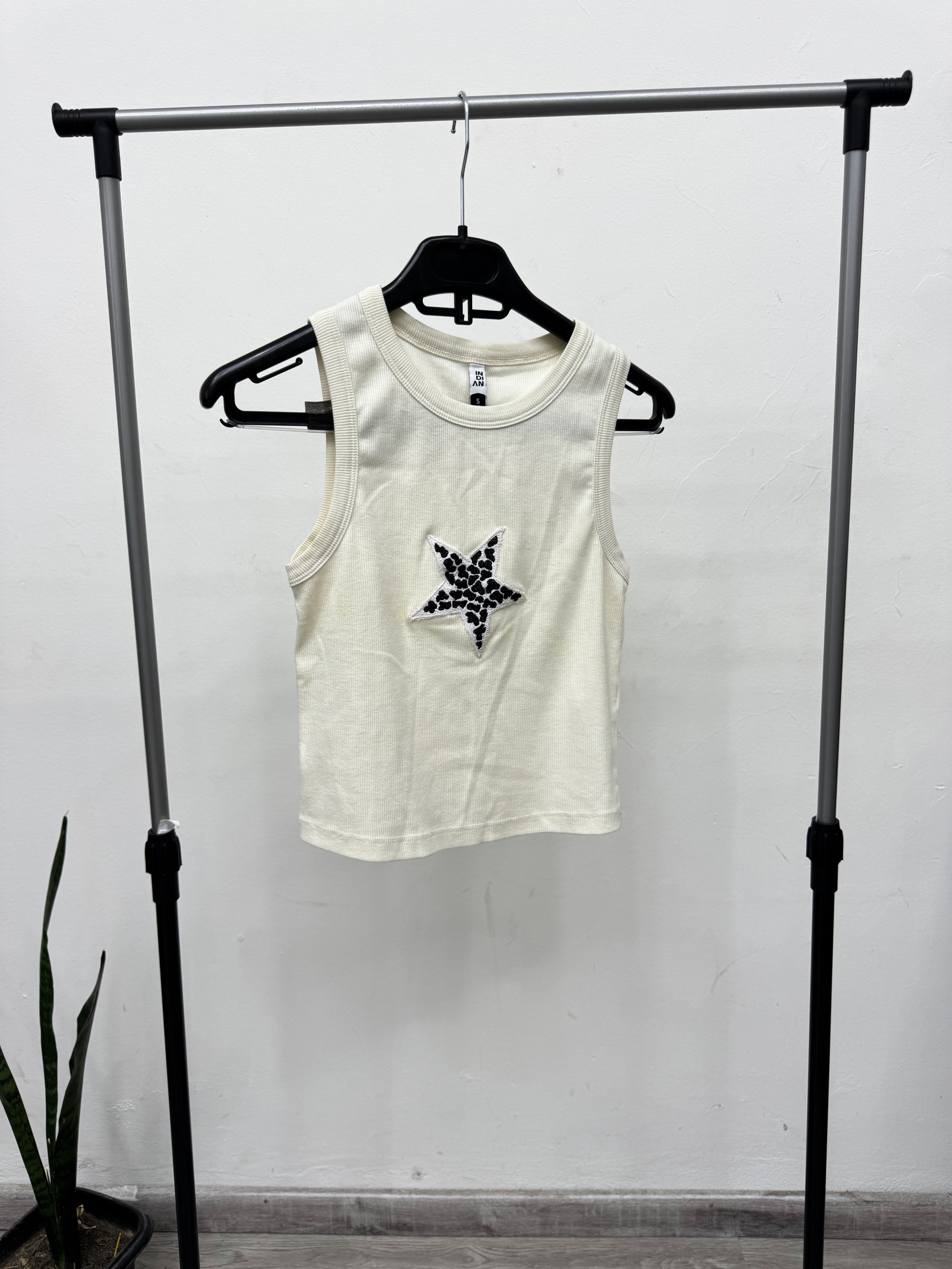 Top blanco con estrella