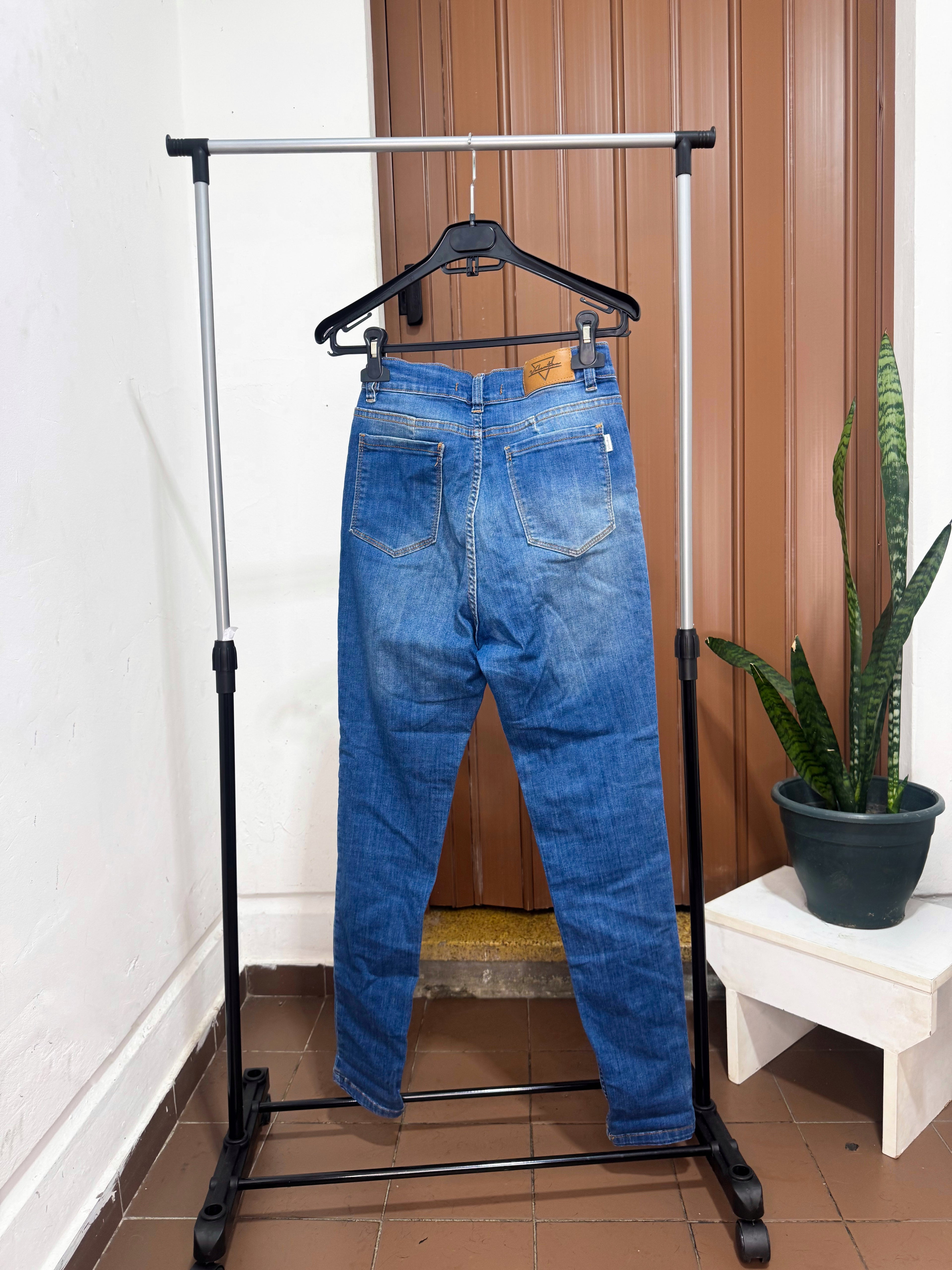 Jean Valentina con roturas