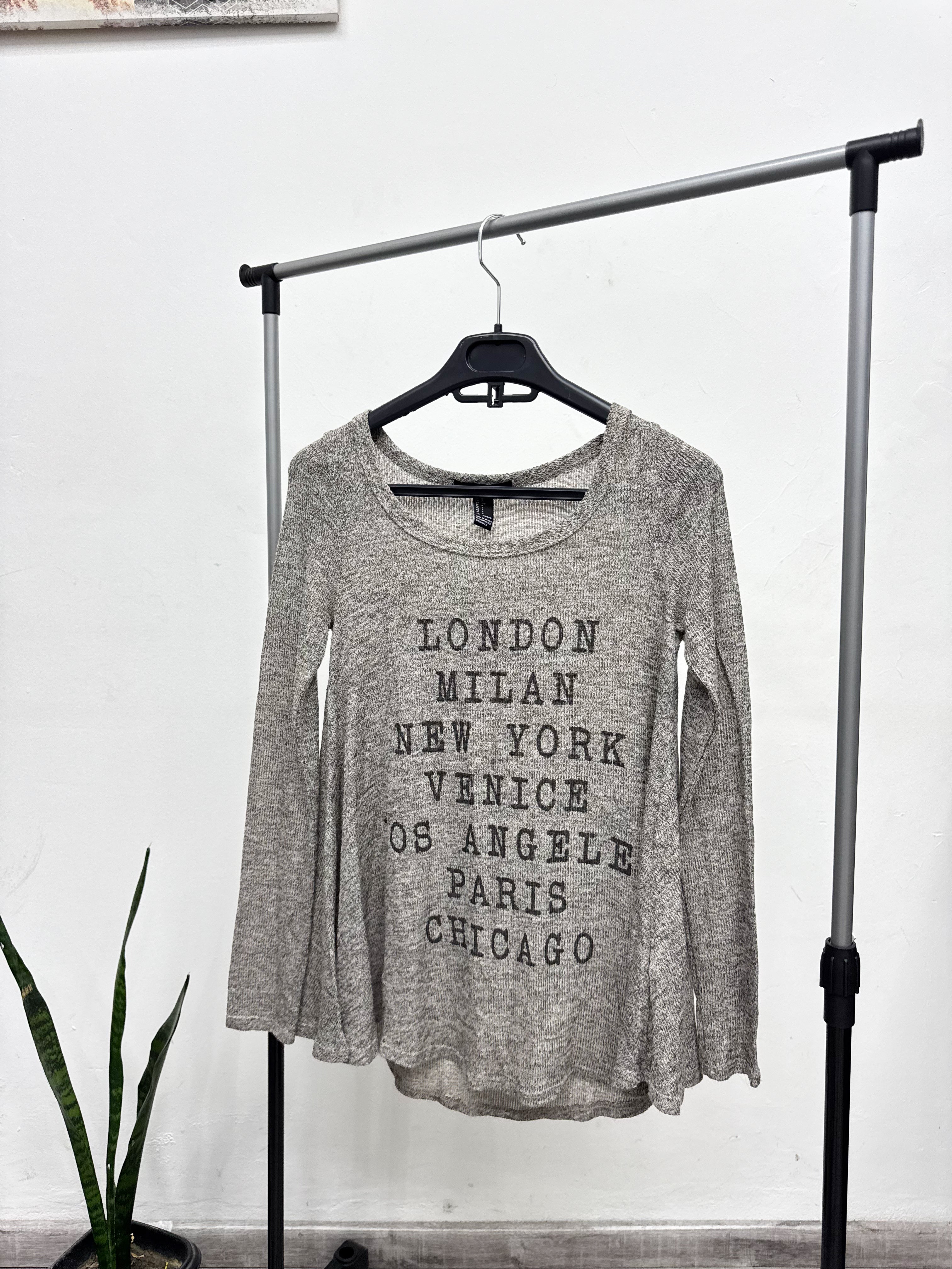 Buzo con letras Forever 21