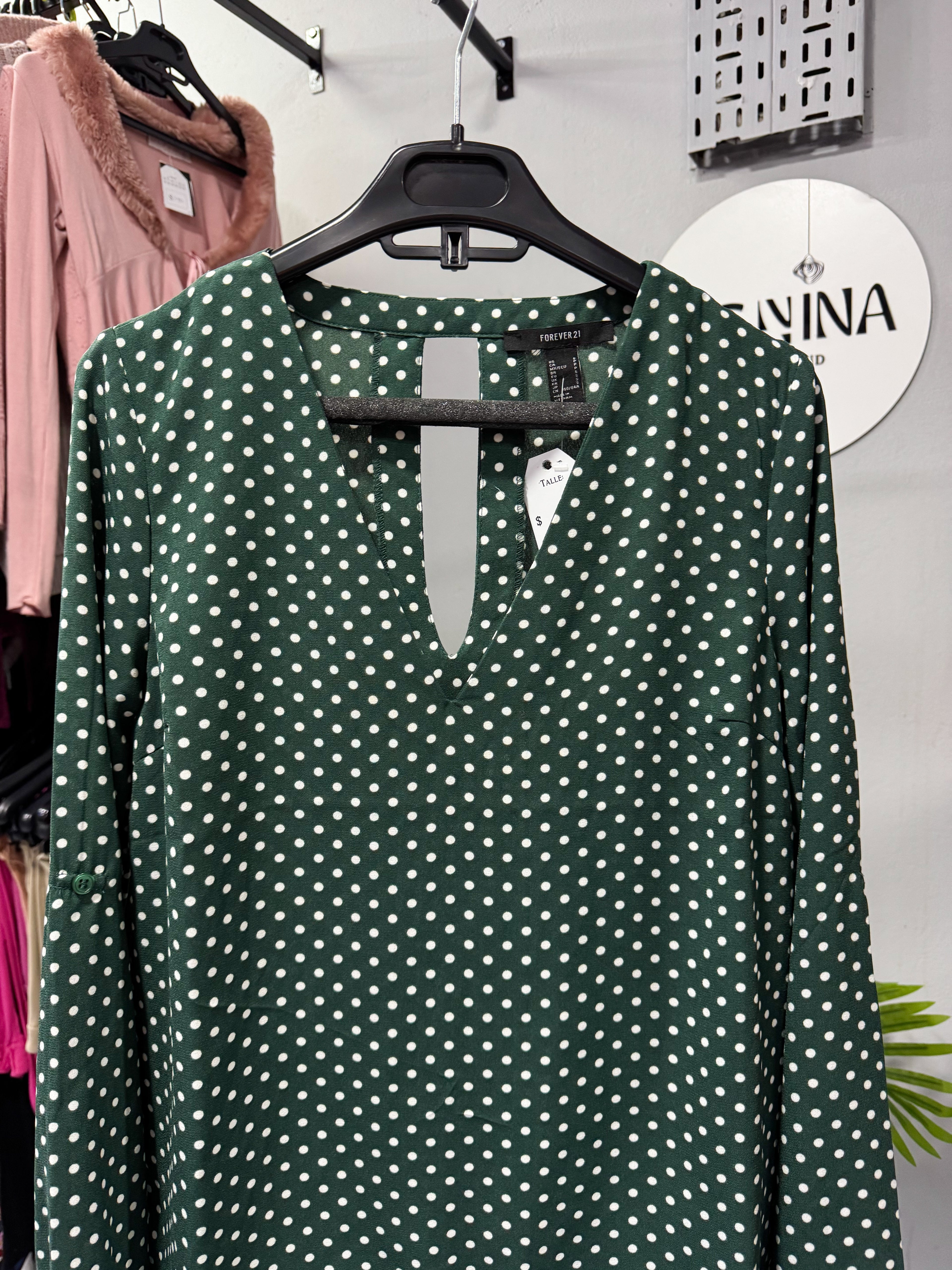 Blusa verde de lunares