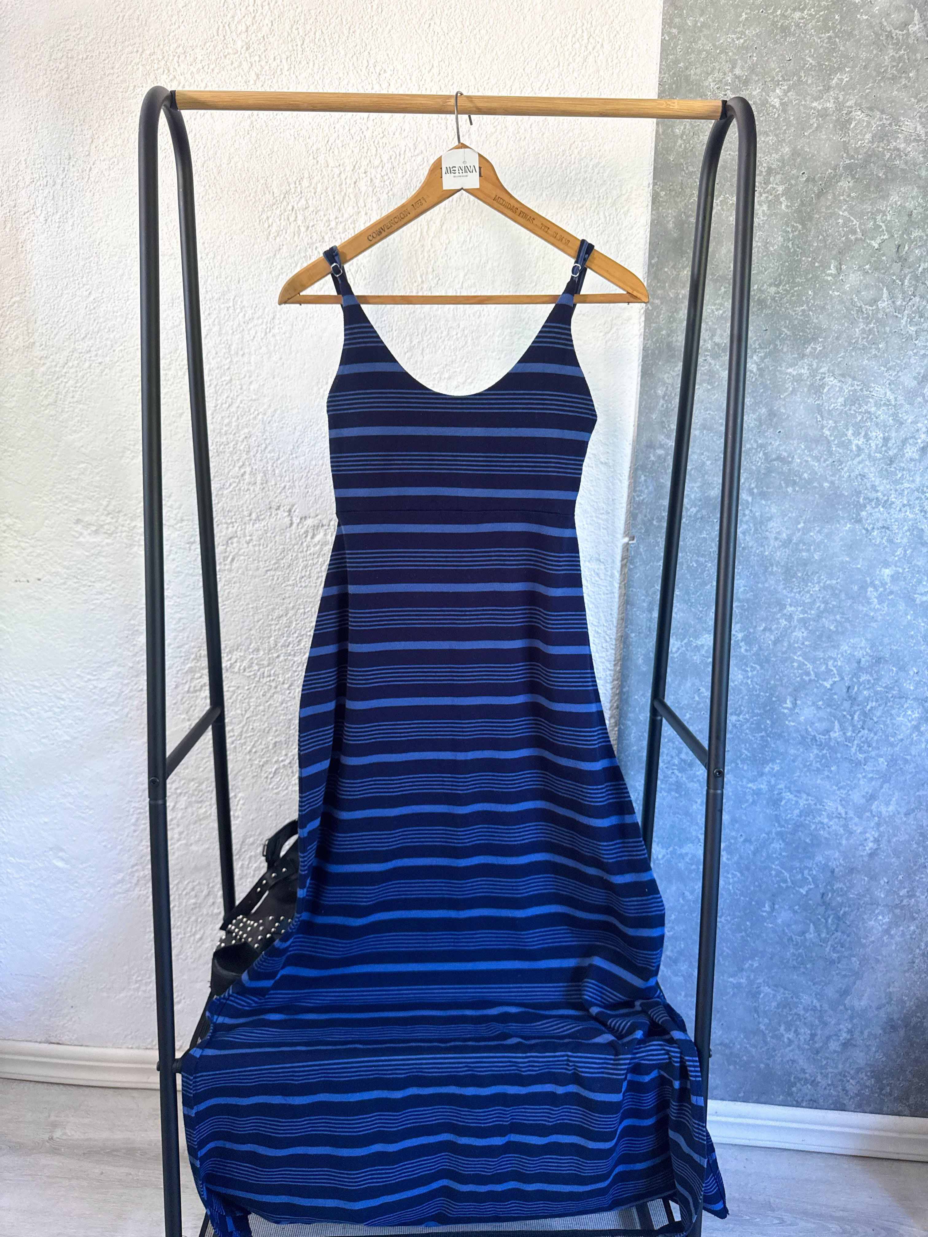 Vestido azul a rayas