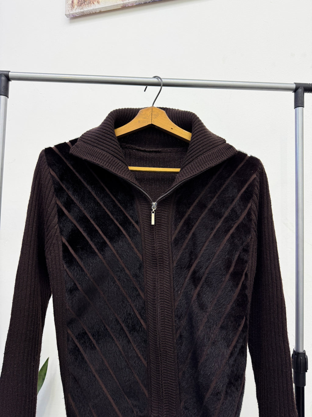 Campera marrón con piel
