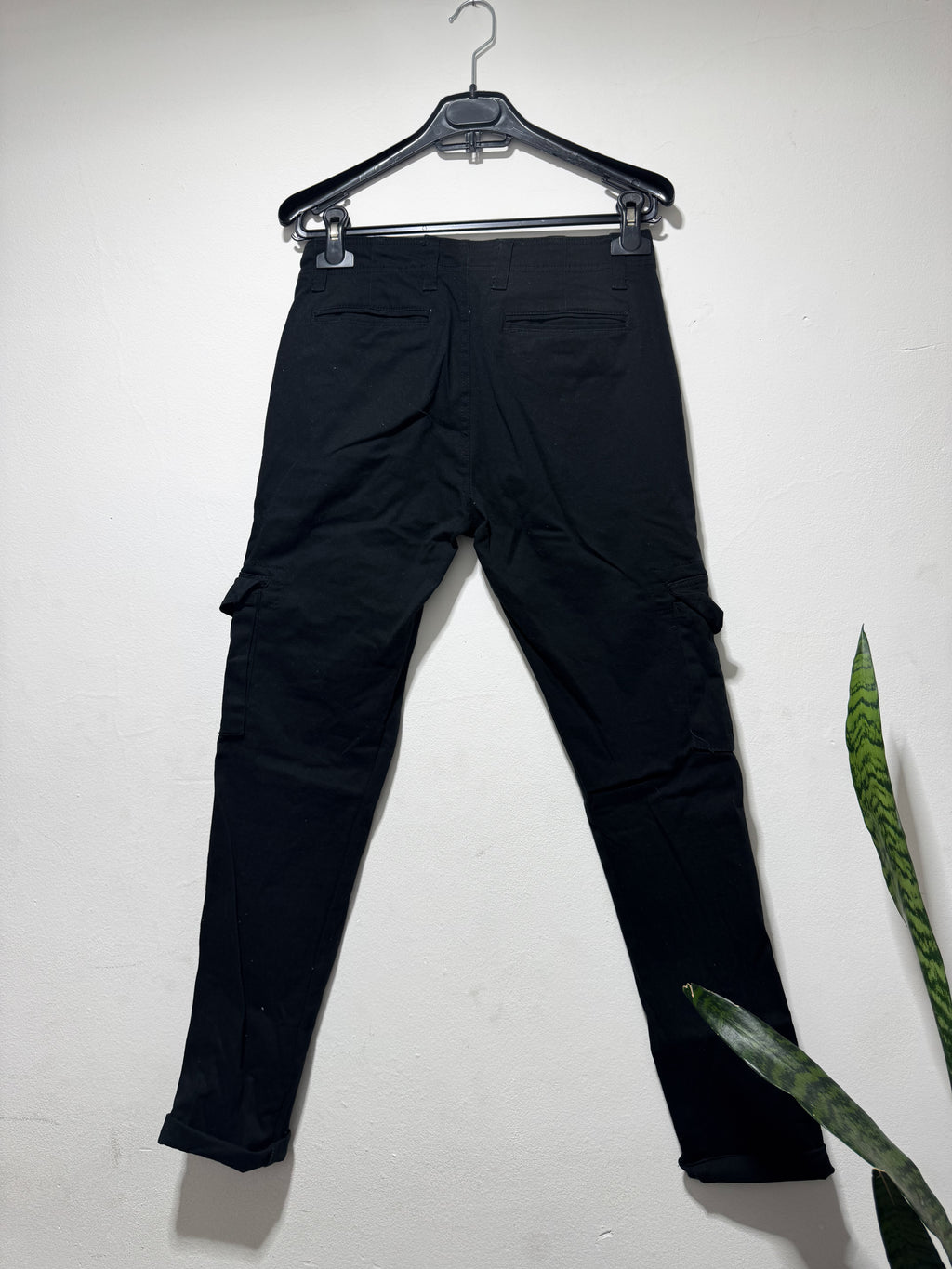 Pantalón cargo negro talle 28