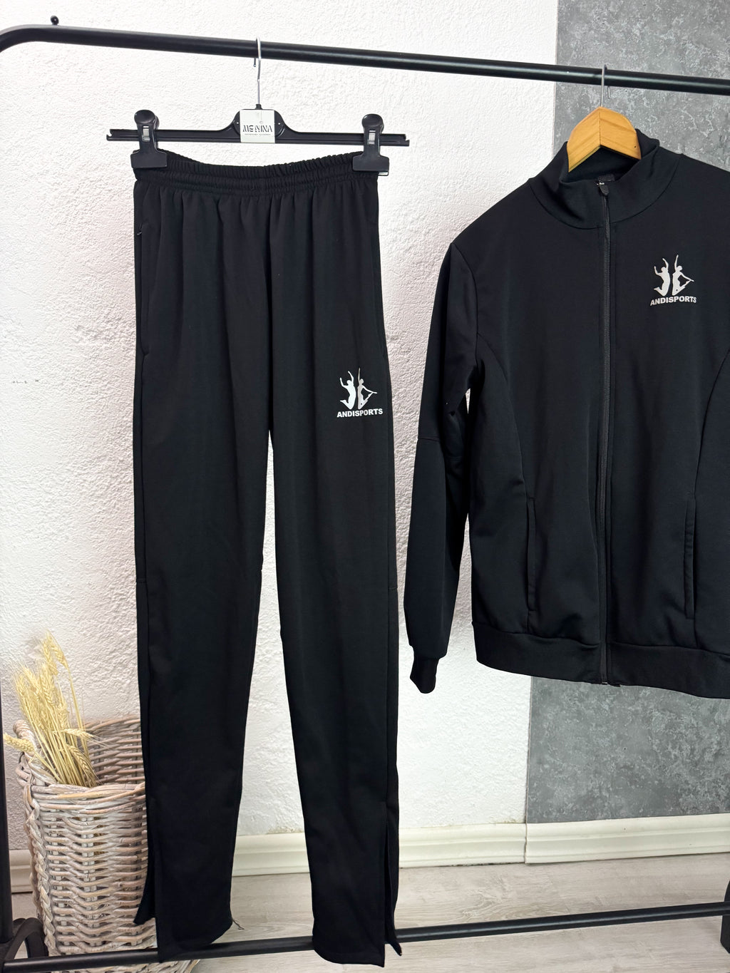 Conjunto deportivo negro talle S