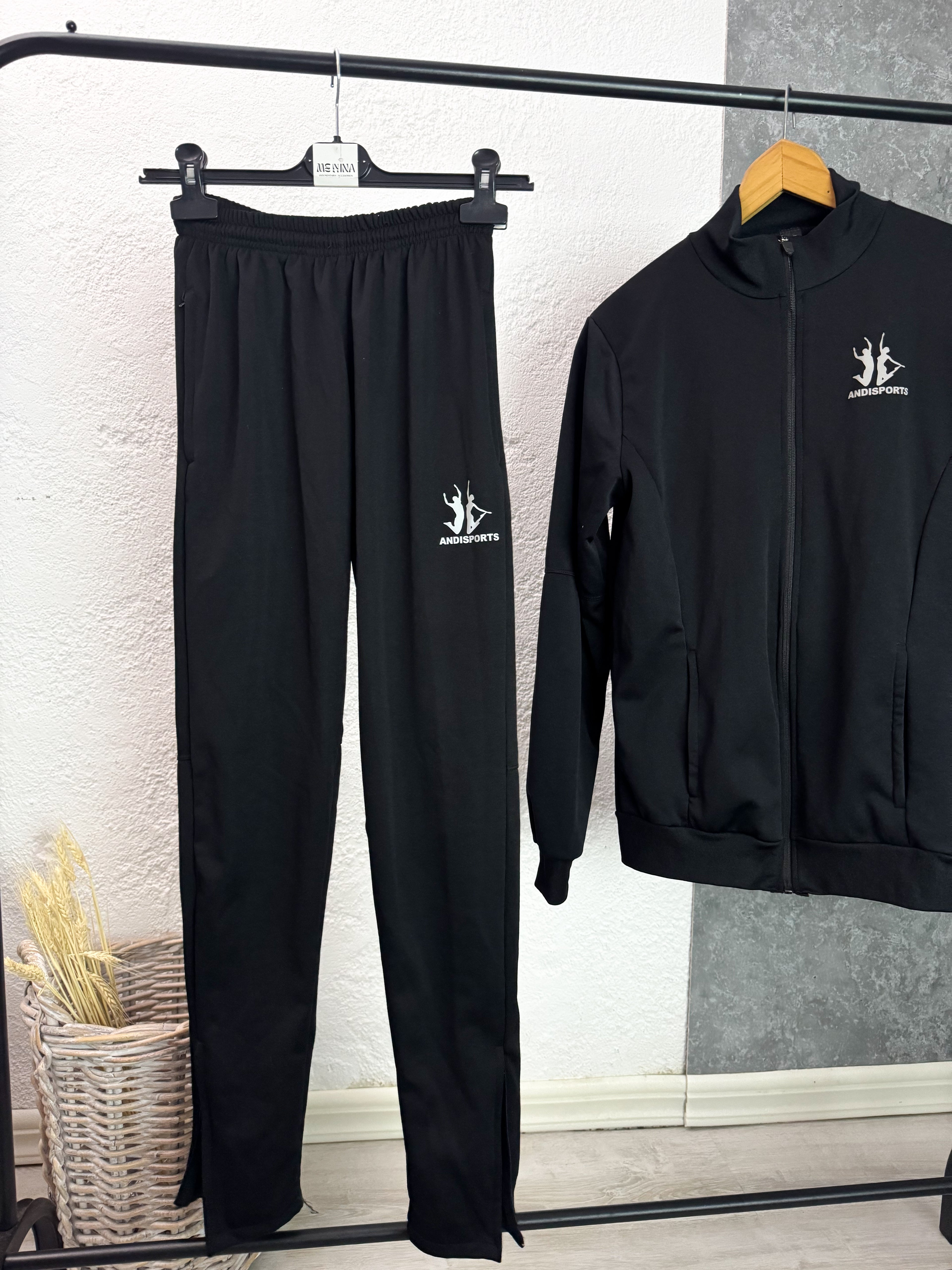 Conjunto deportivo negro talle S