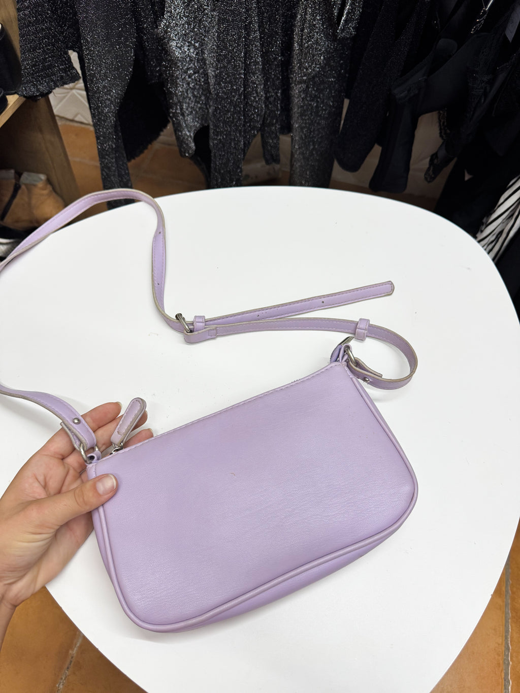 Cartera lila pastel mediana