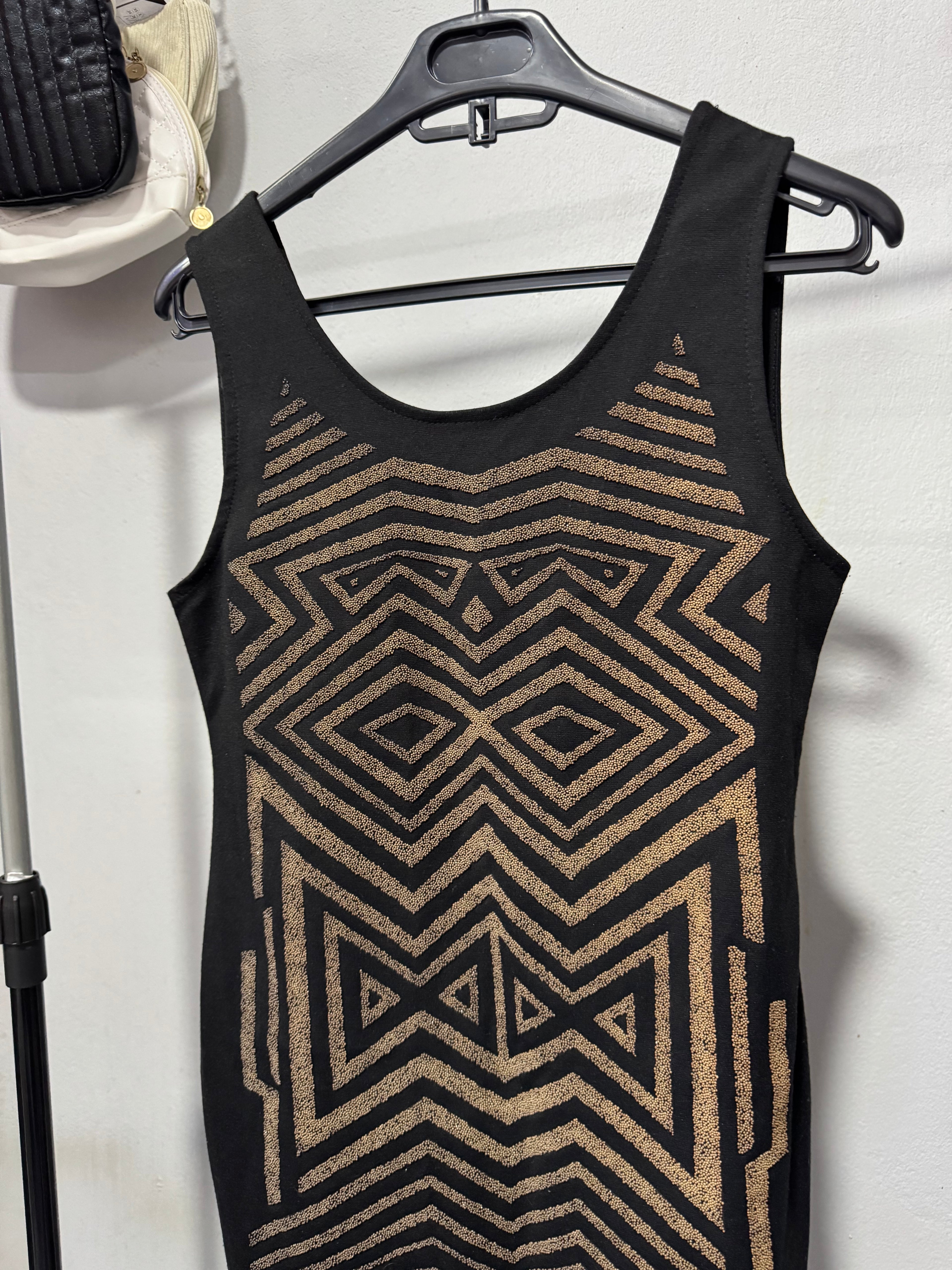 Vestido negro y marrón