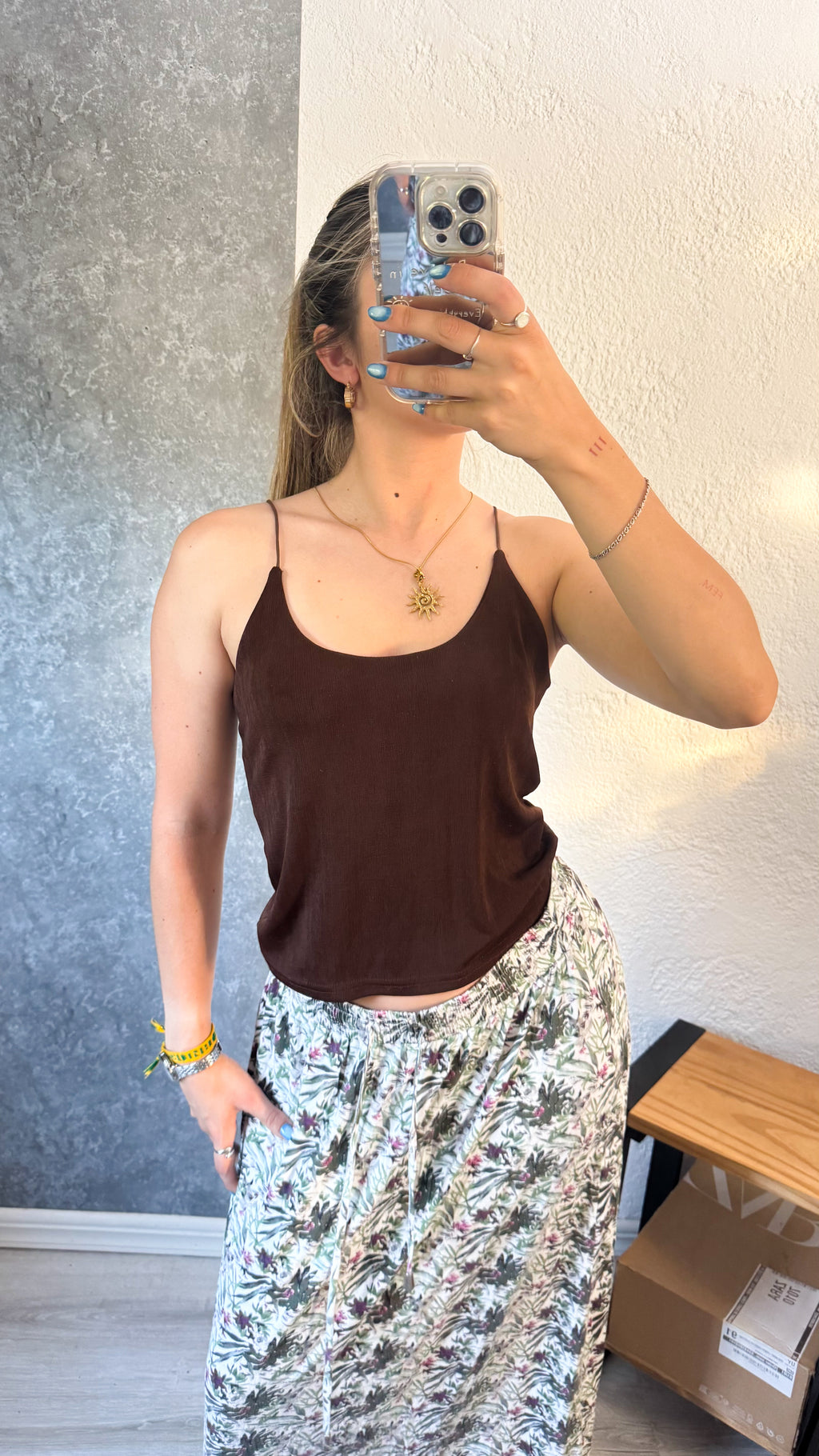 Musculosa marrón talle M