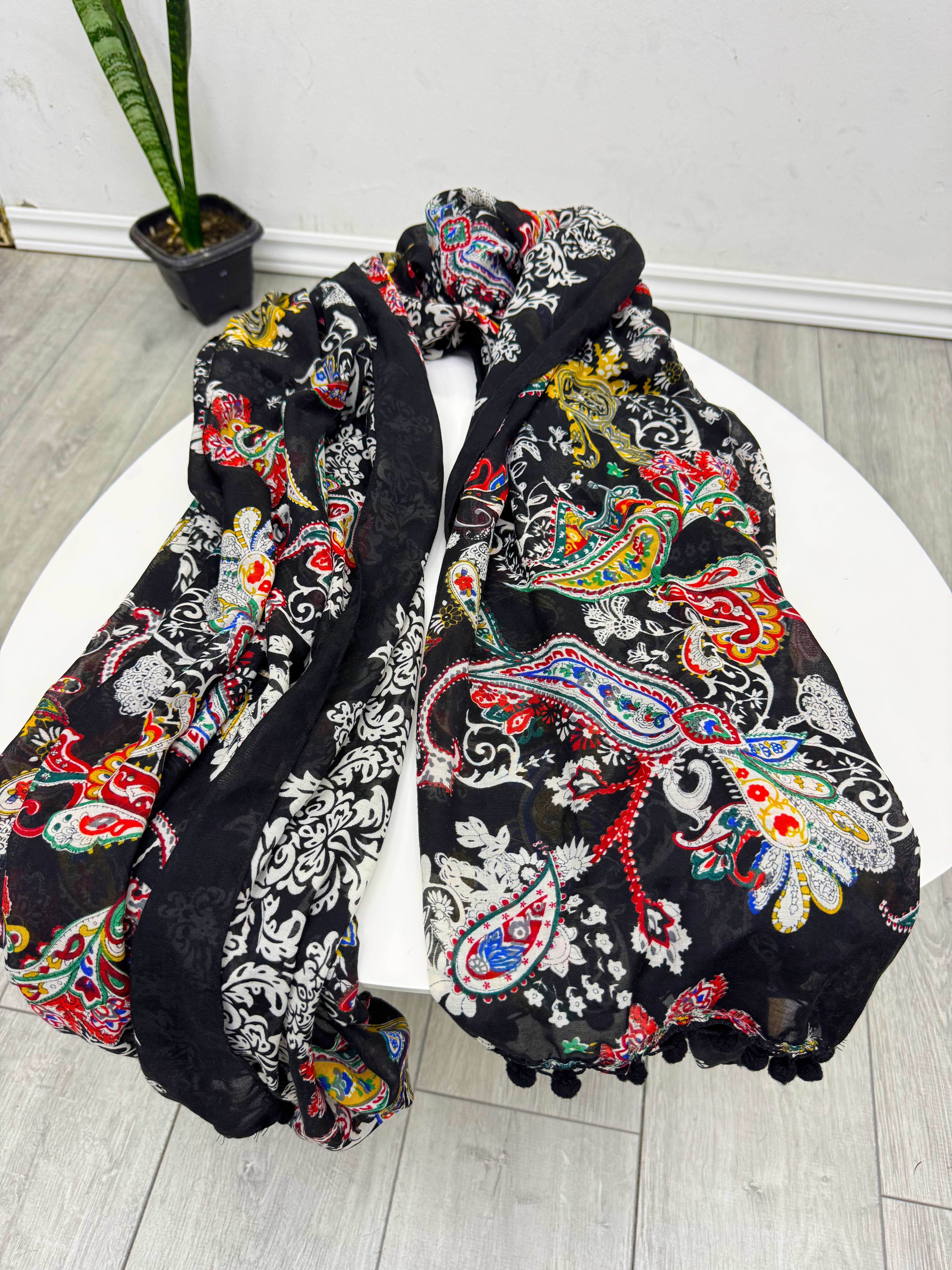 Chalina negra con diseño