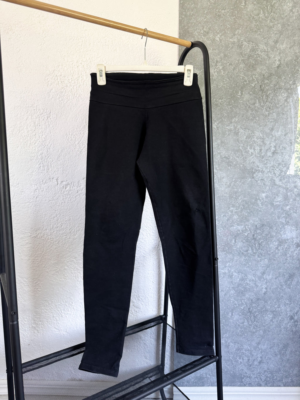 Pantalón de licra negro con cinto