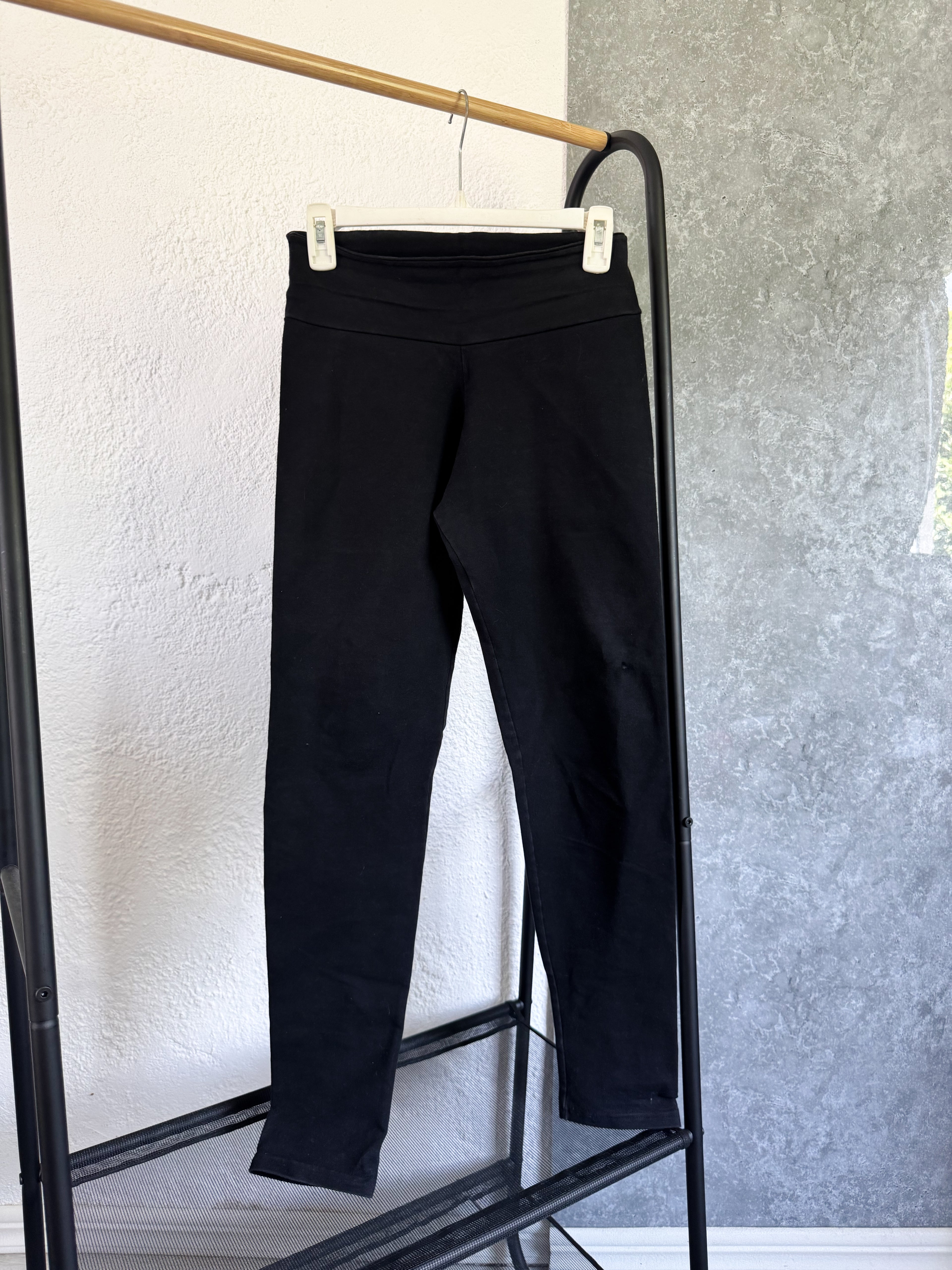 Pantalón de licra negro con cinto