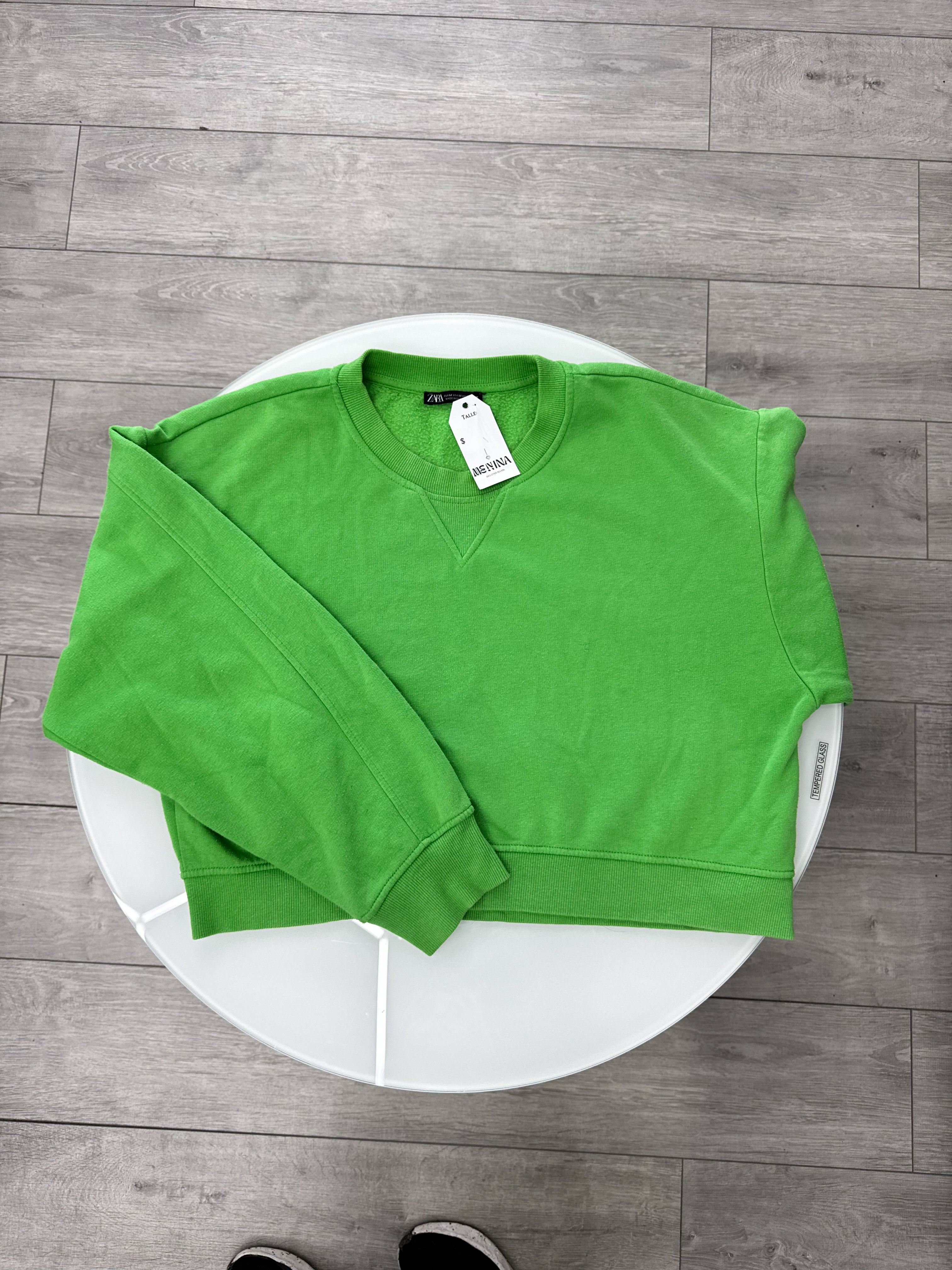 Buzo verde ZARA talle M