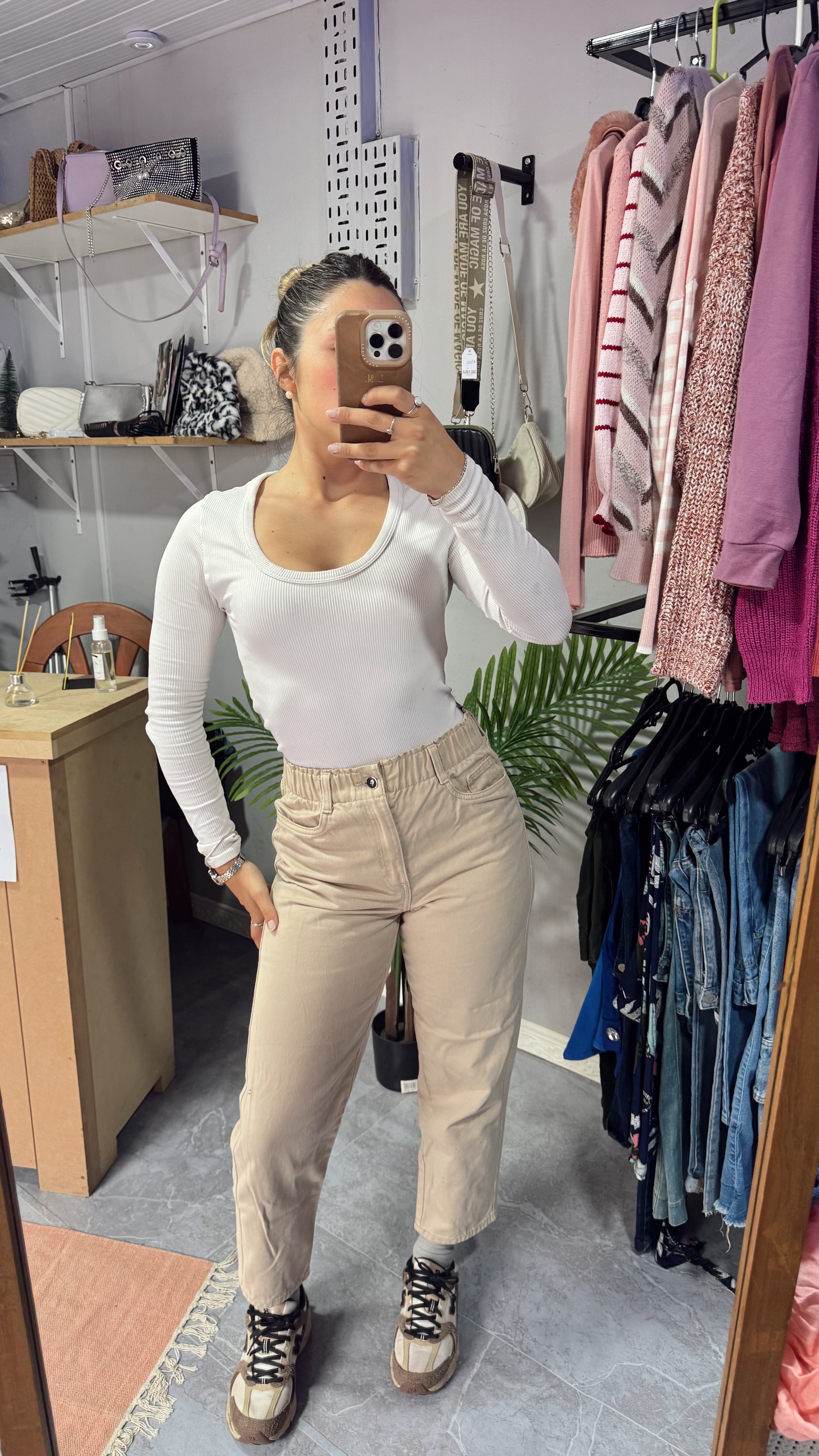 Pantalón color crema