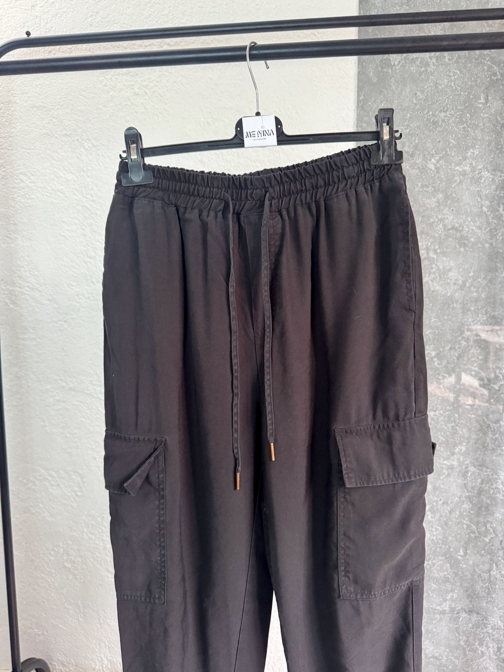 Pantalón cargo negro