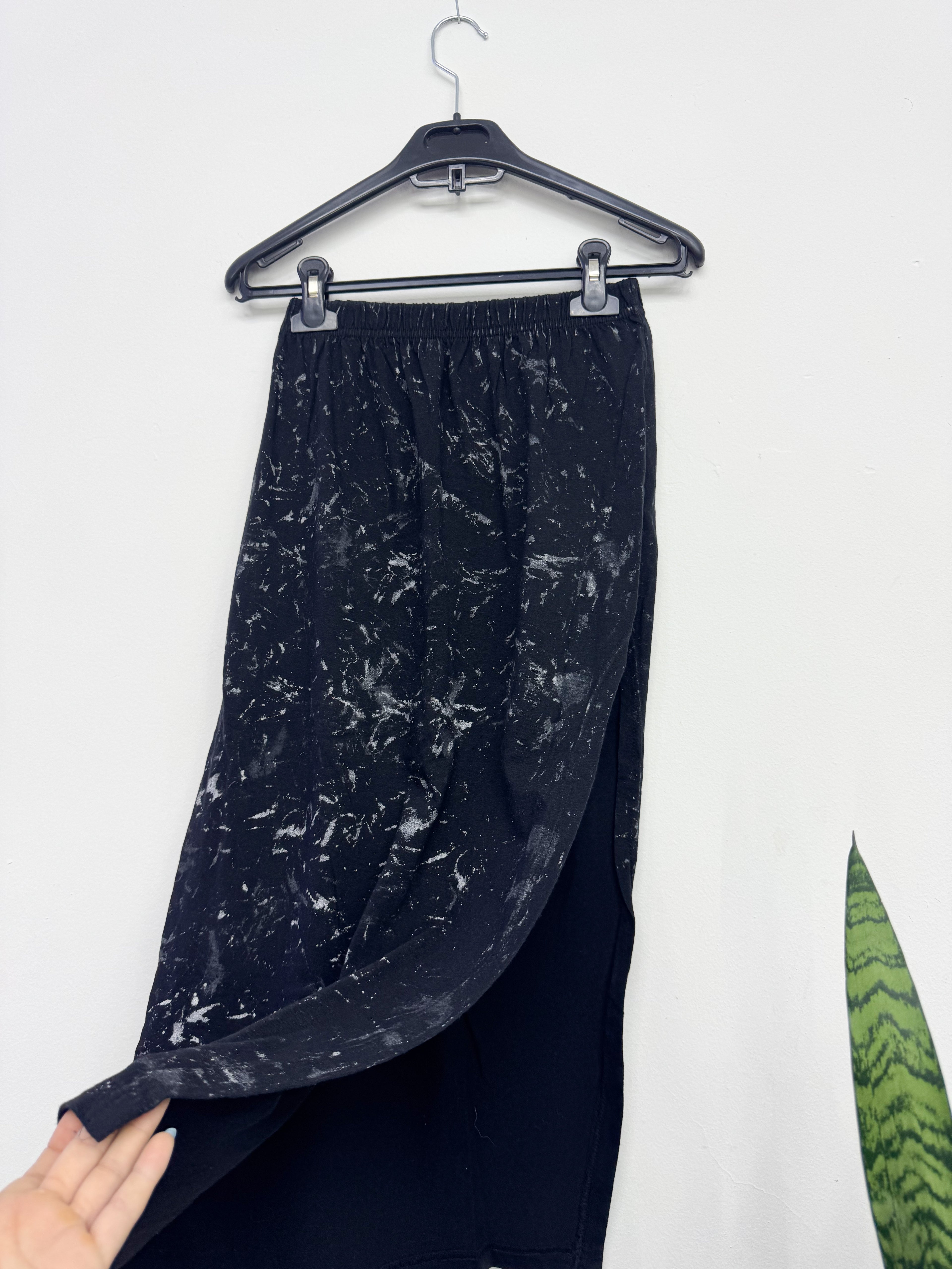 Pollera con tajo en el costado