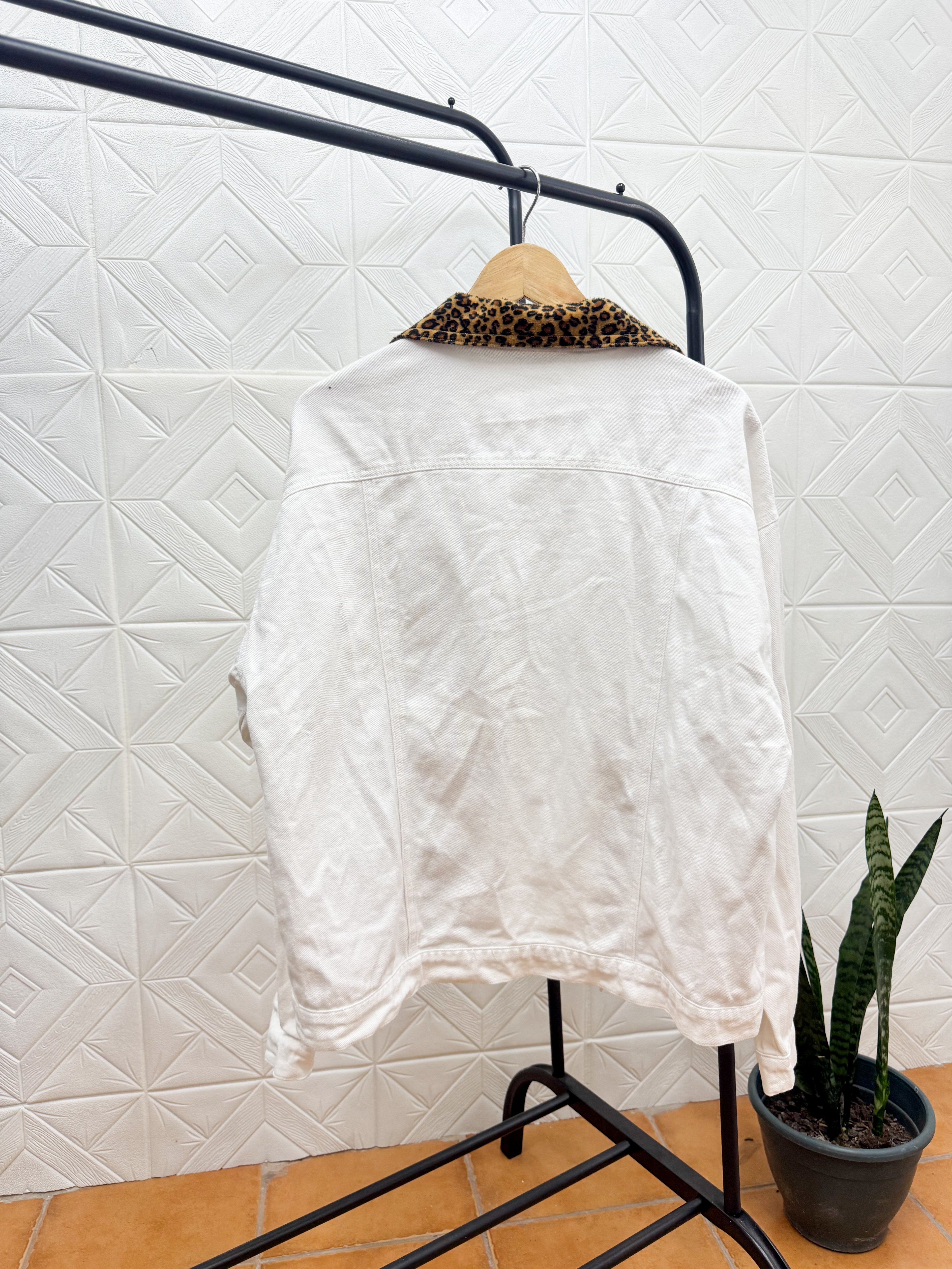 Chaqueta de Jean blanca animal print