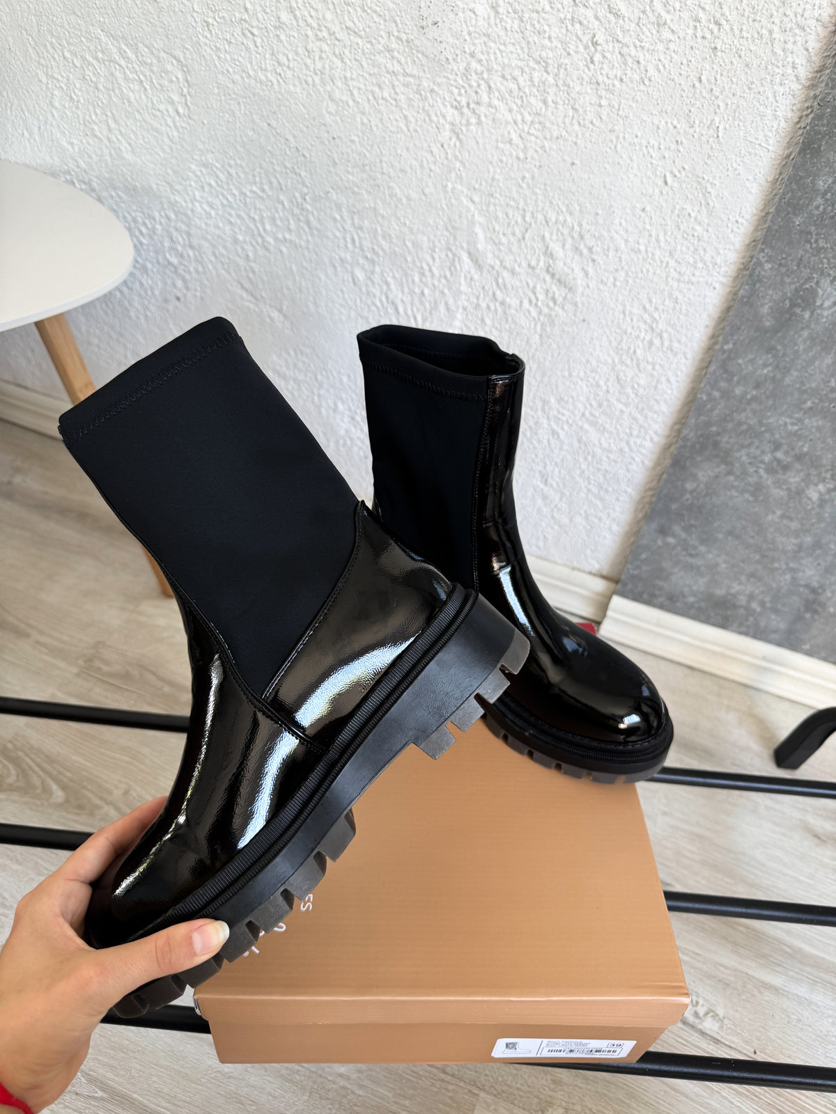 Botas negras NUEVAS en caja