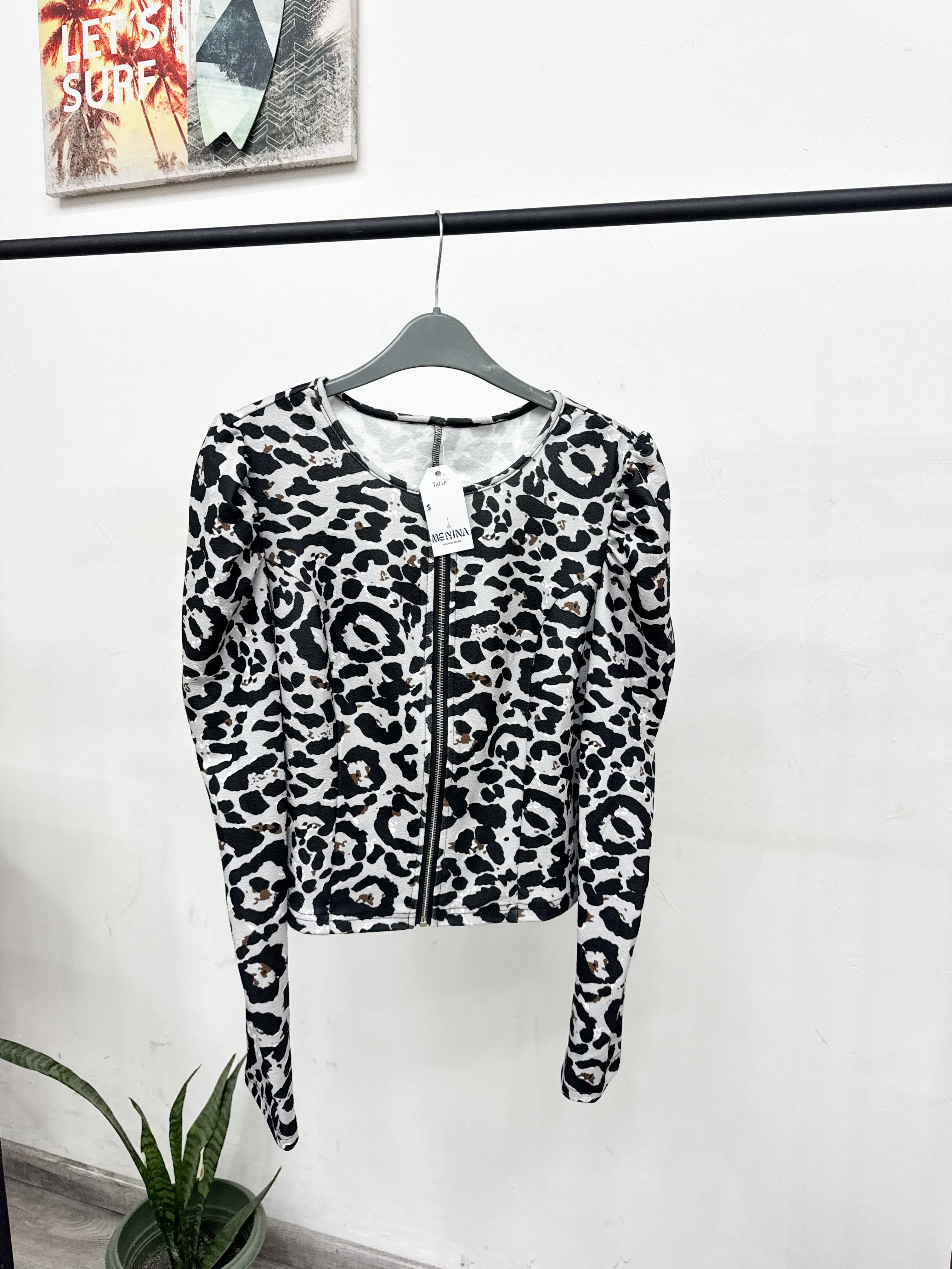 Campera animal print talle M