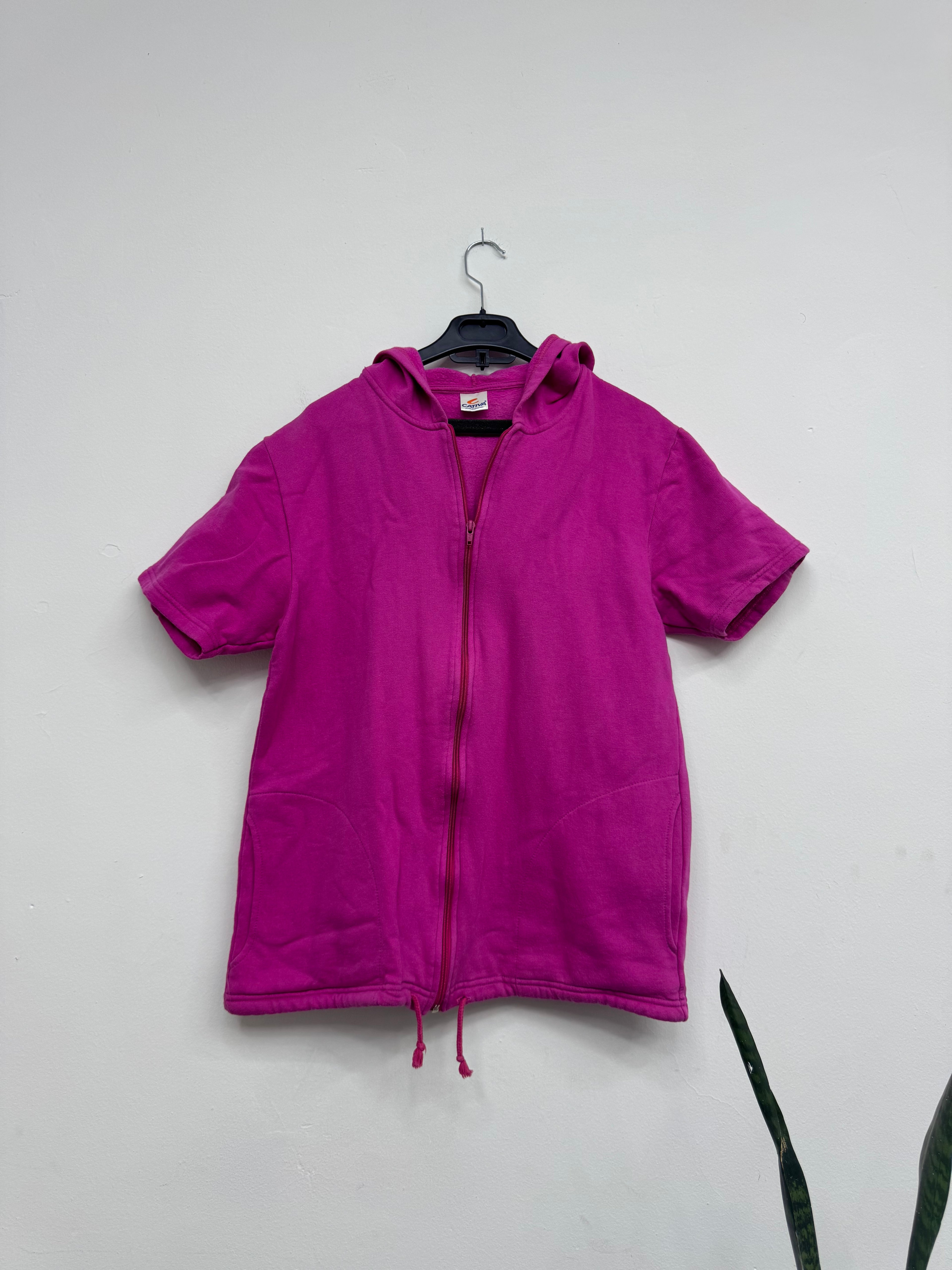 Campera de mangas cortas con capucha