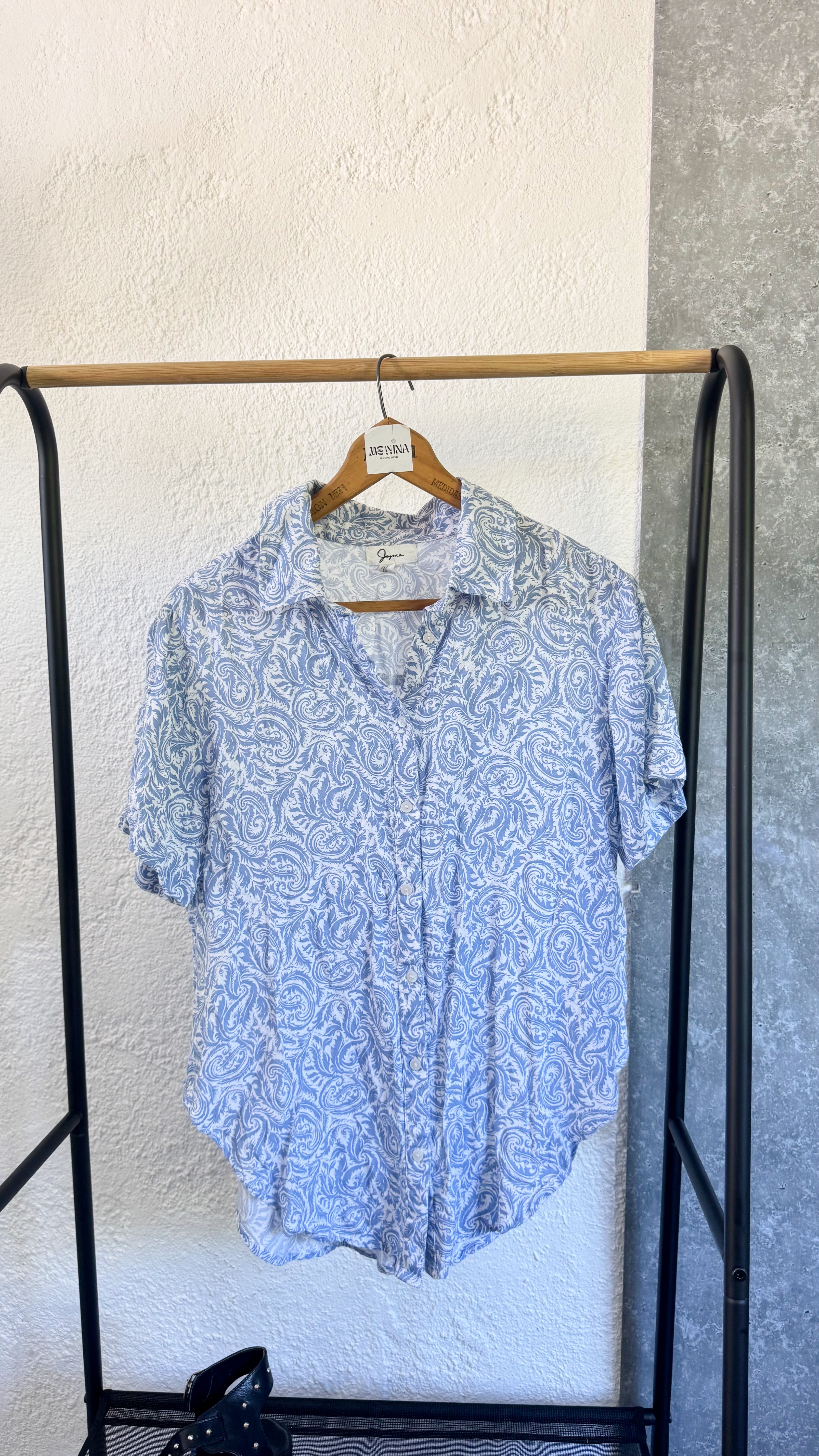 Camisa diseño celeste y blanco