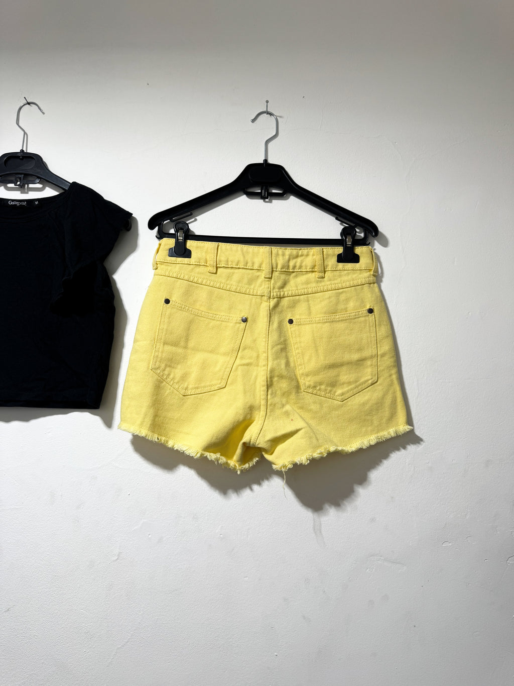 Short amarillo Indian