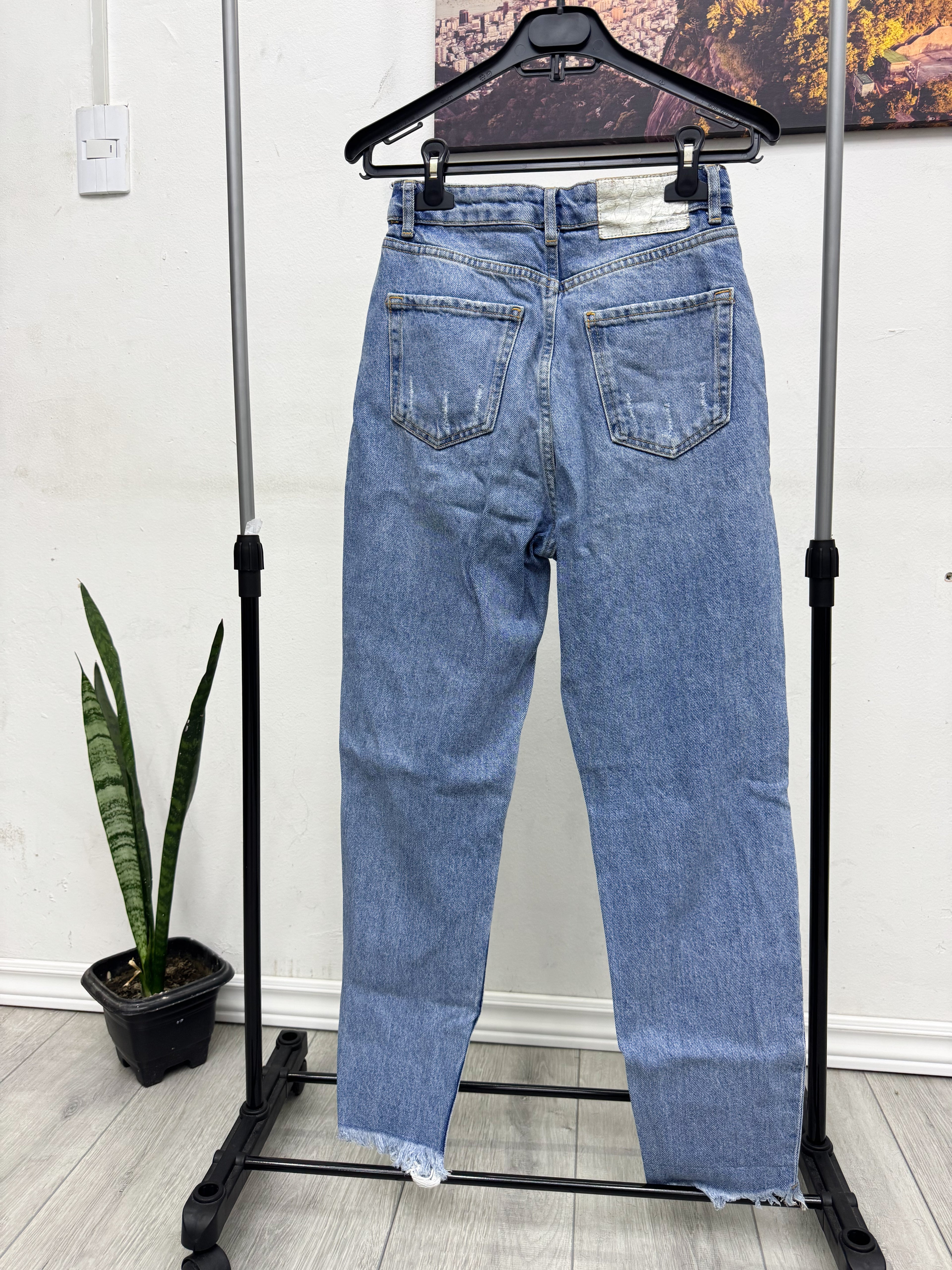 Jean ZARA con roturas