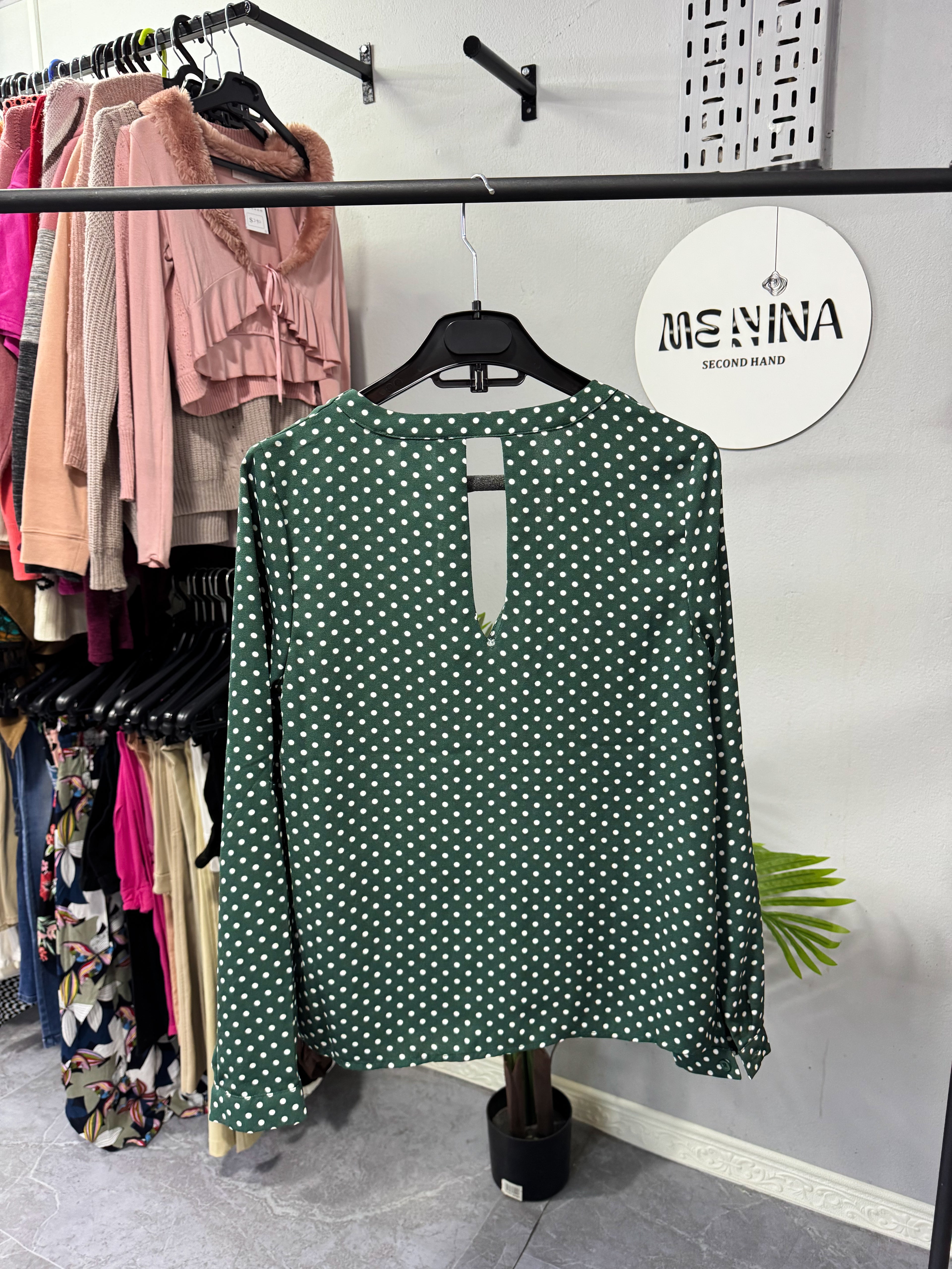 Blusa verde de lunares