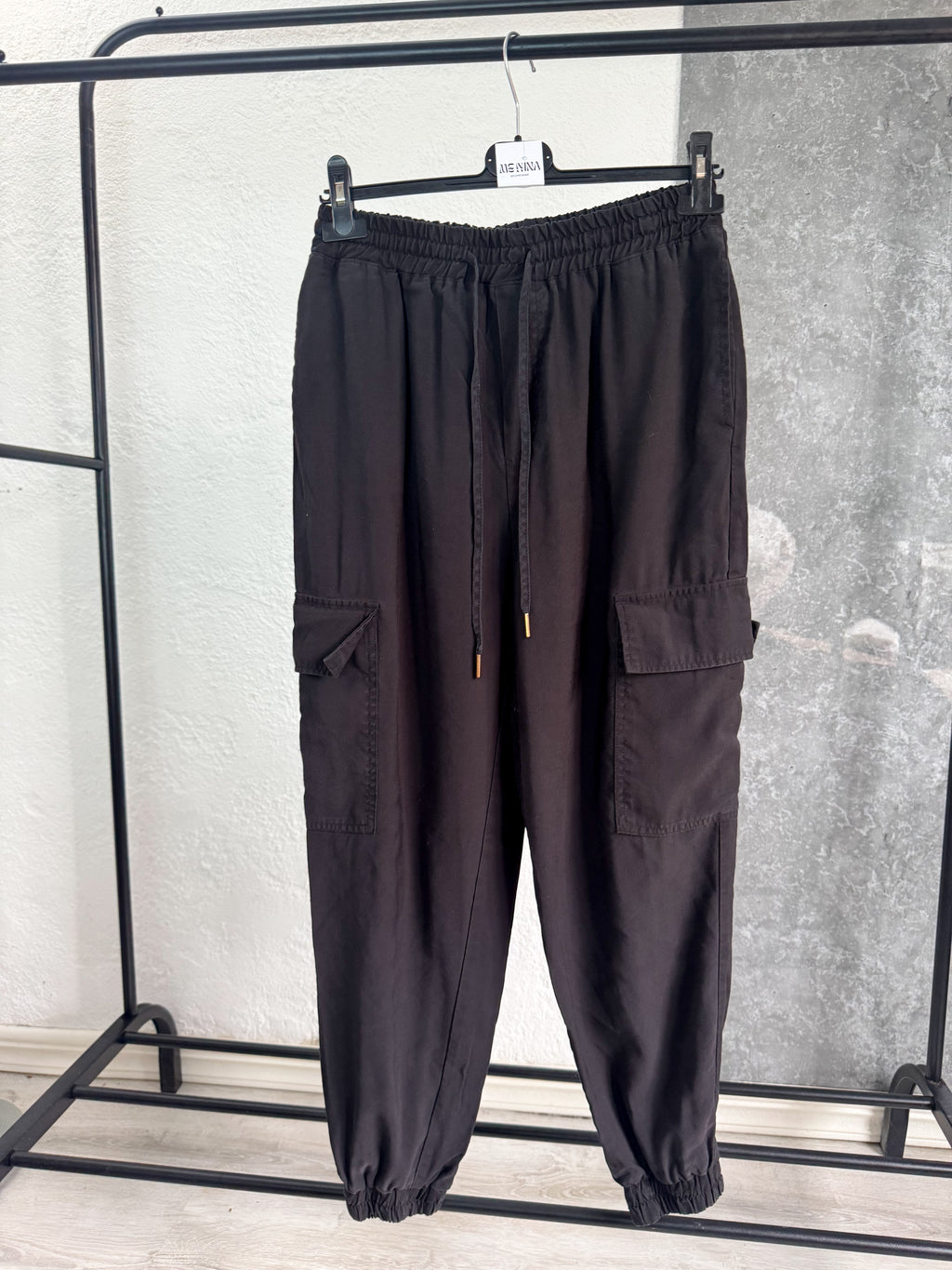 Pantalón cargo negro