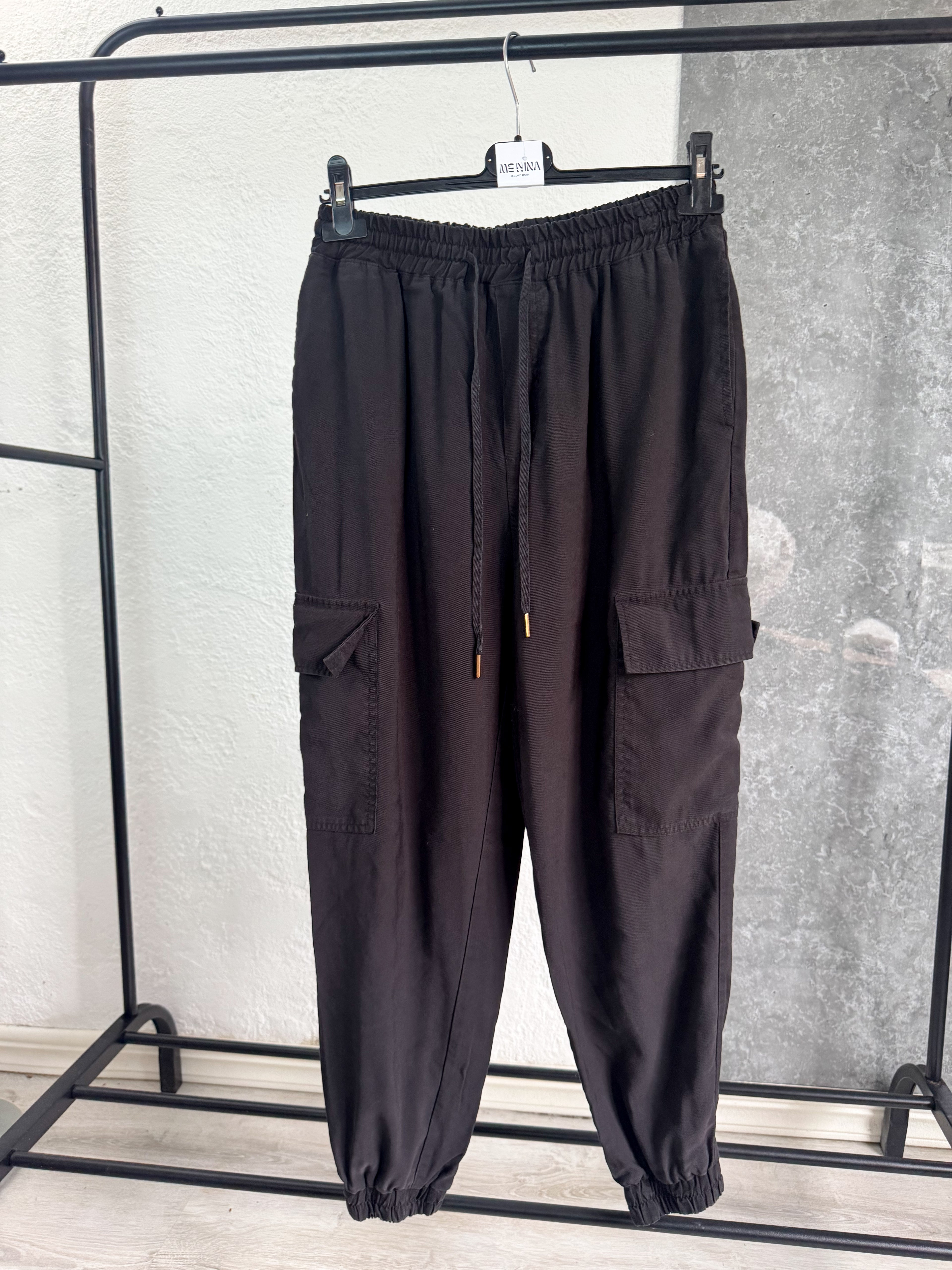 Pantalón cargo negro