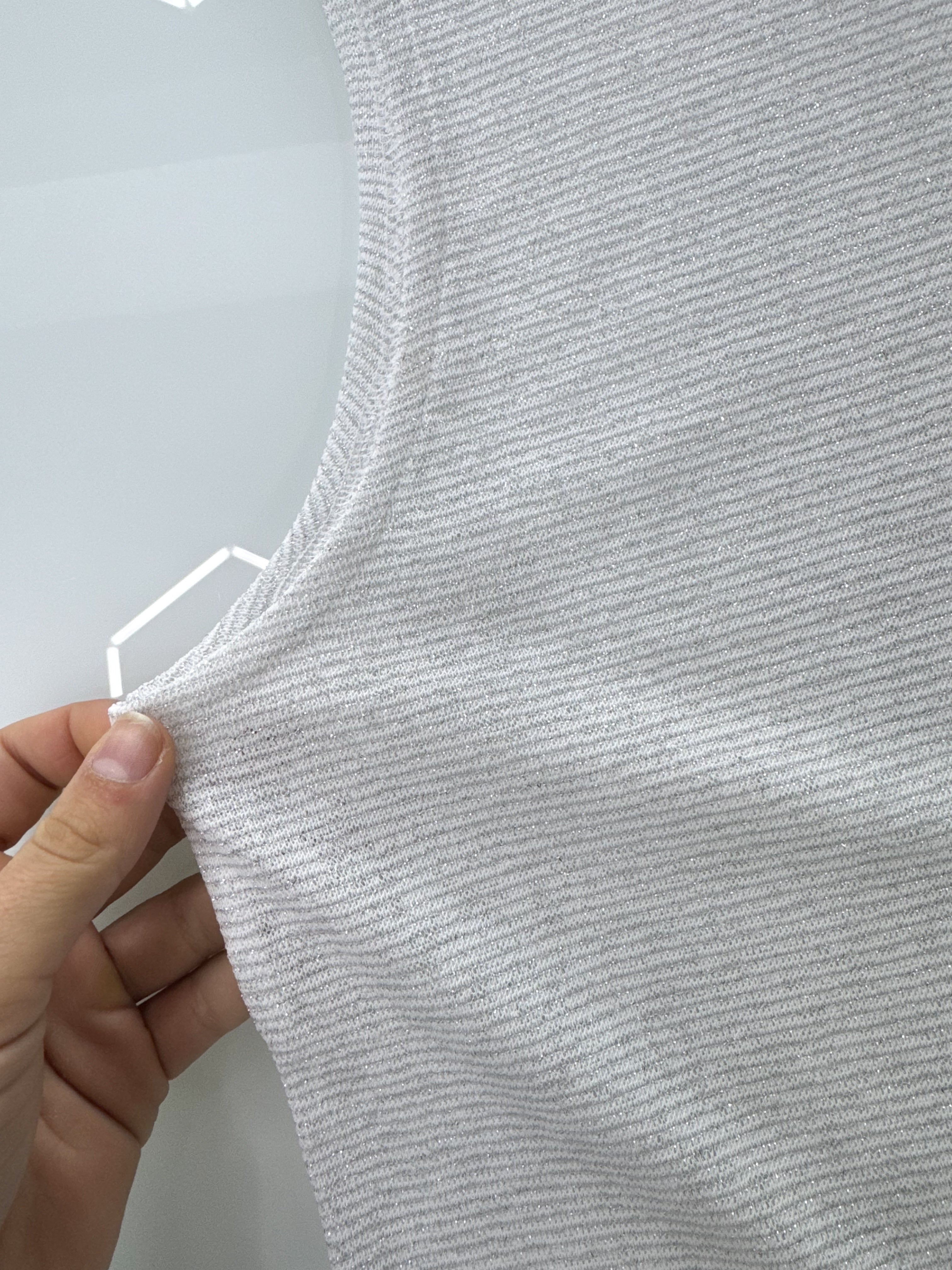 Músculos blanca brillosa talle L