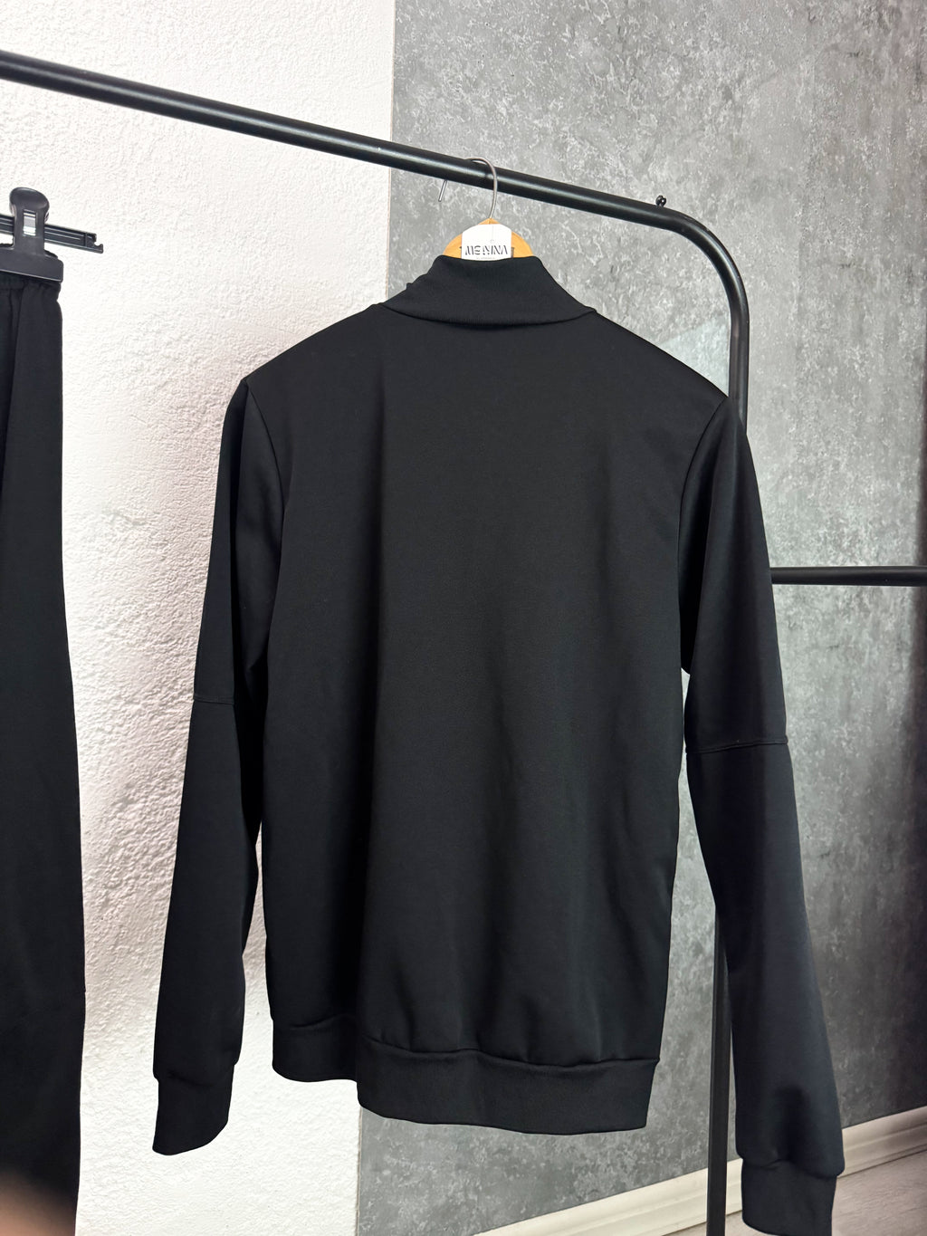 Conjunto deportivo negro talle S