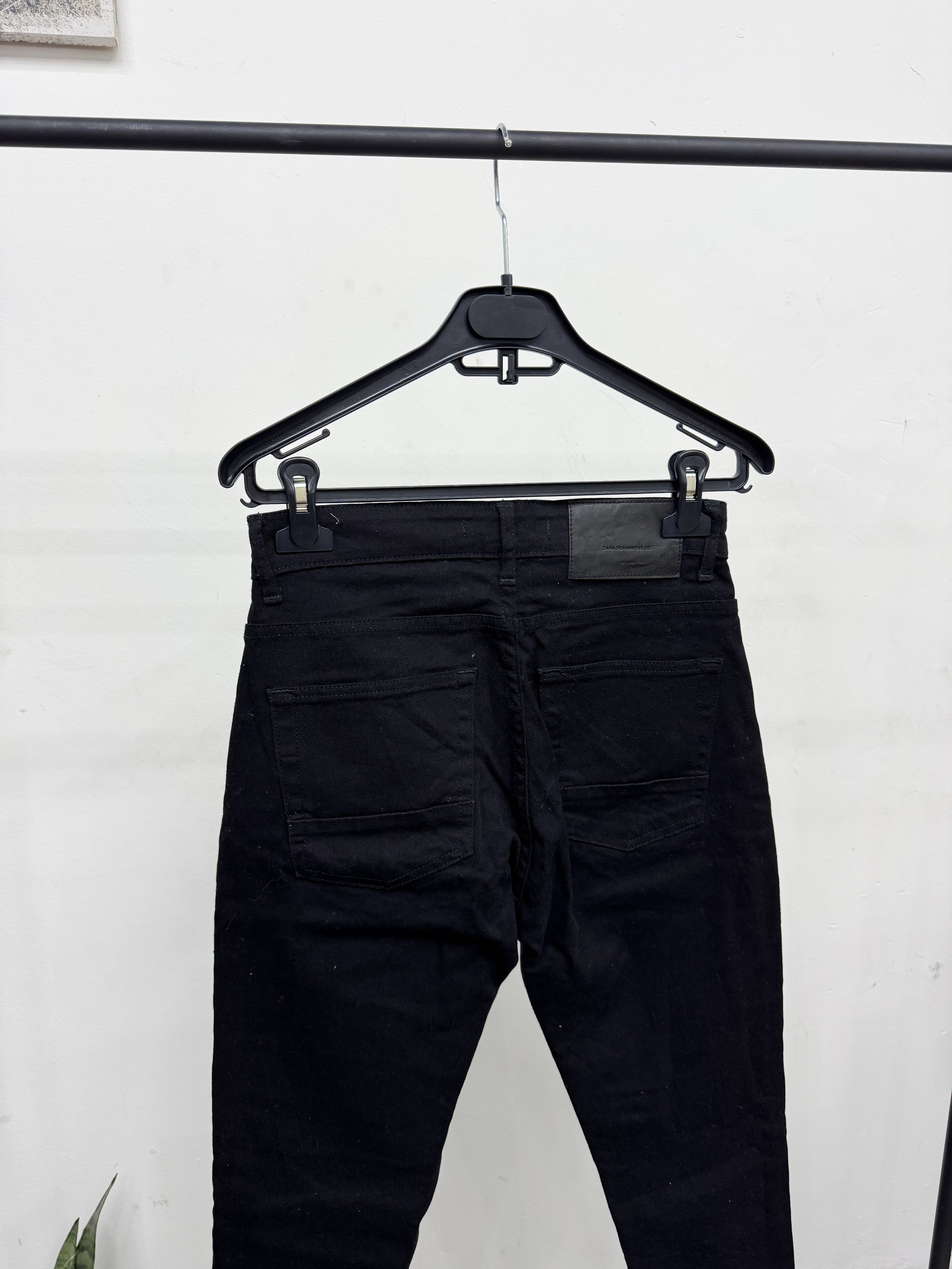 Jean negro ZARA man talle 40