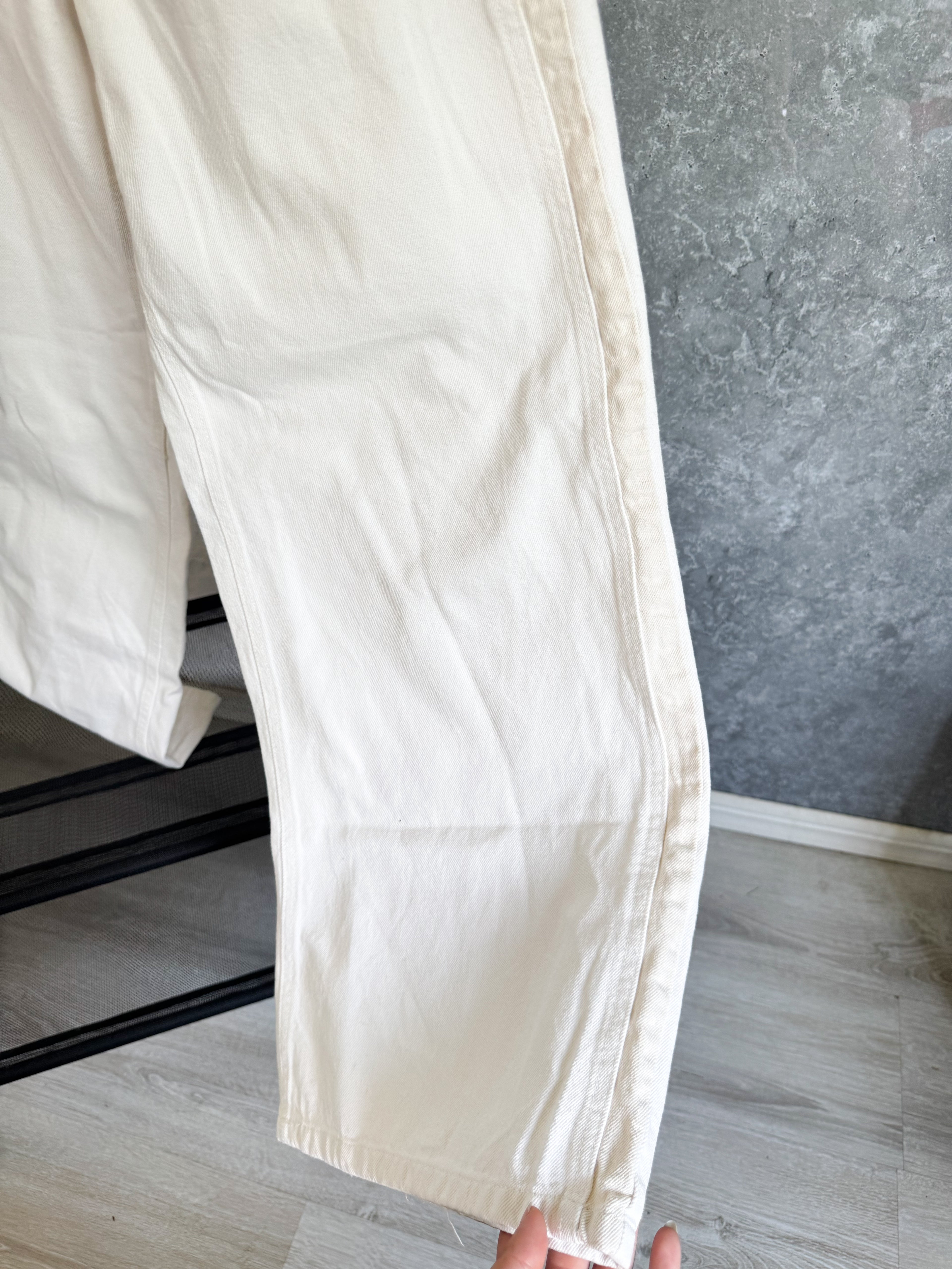 Pantalón blanco y beige