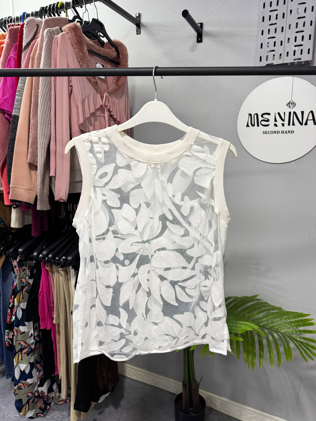 Musculosa blanca con transparencias