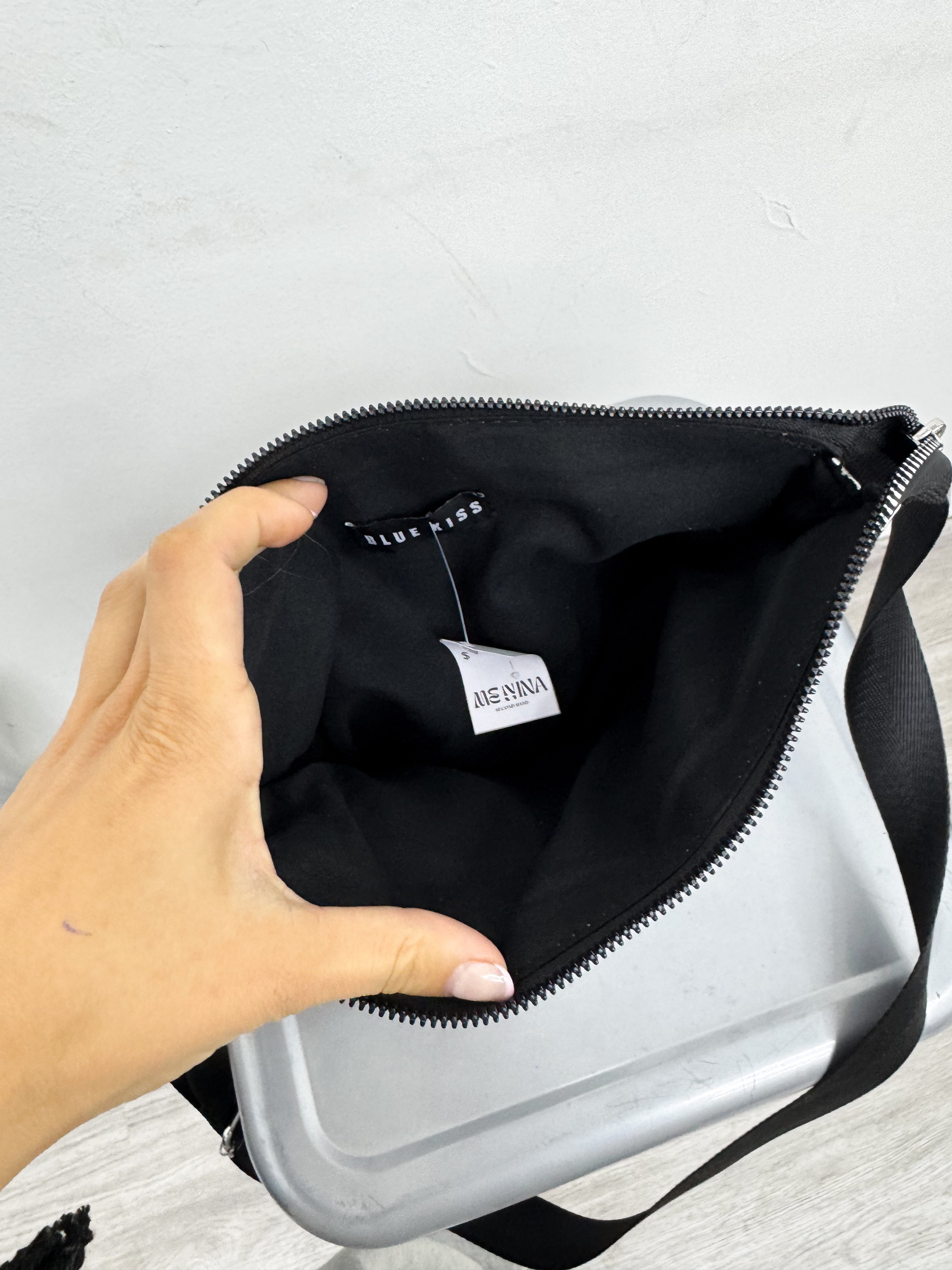 Cartera nueva plateada