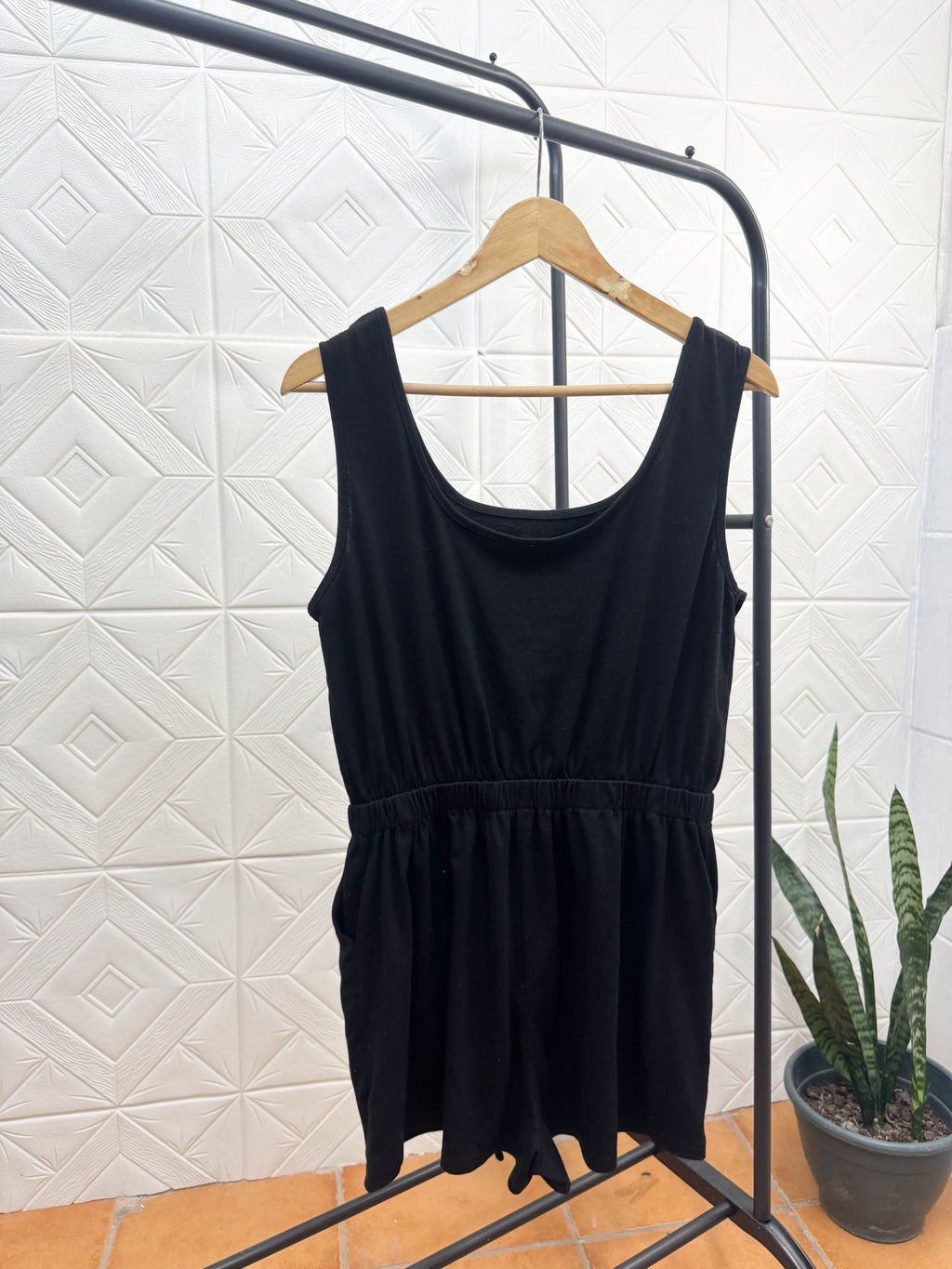 Monito corto negro, talle L