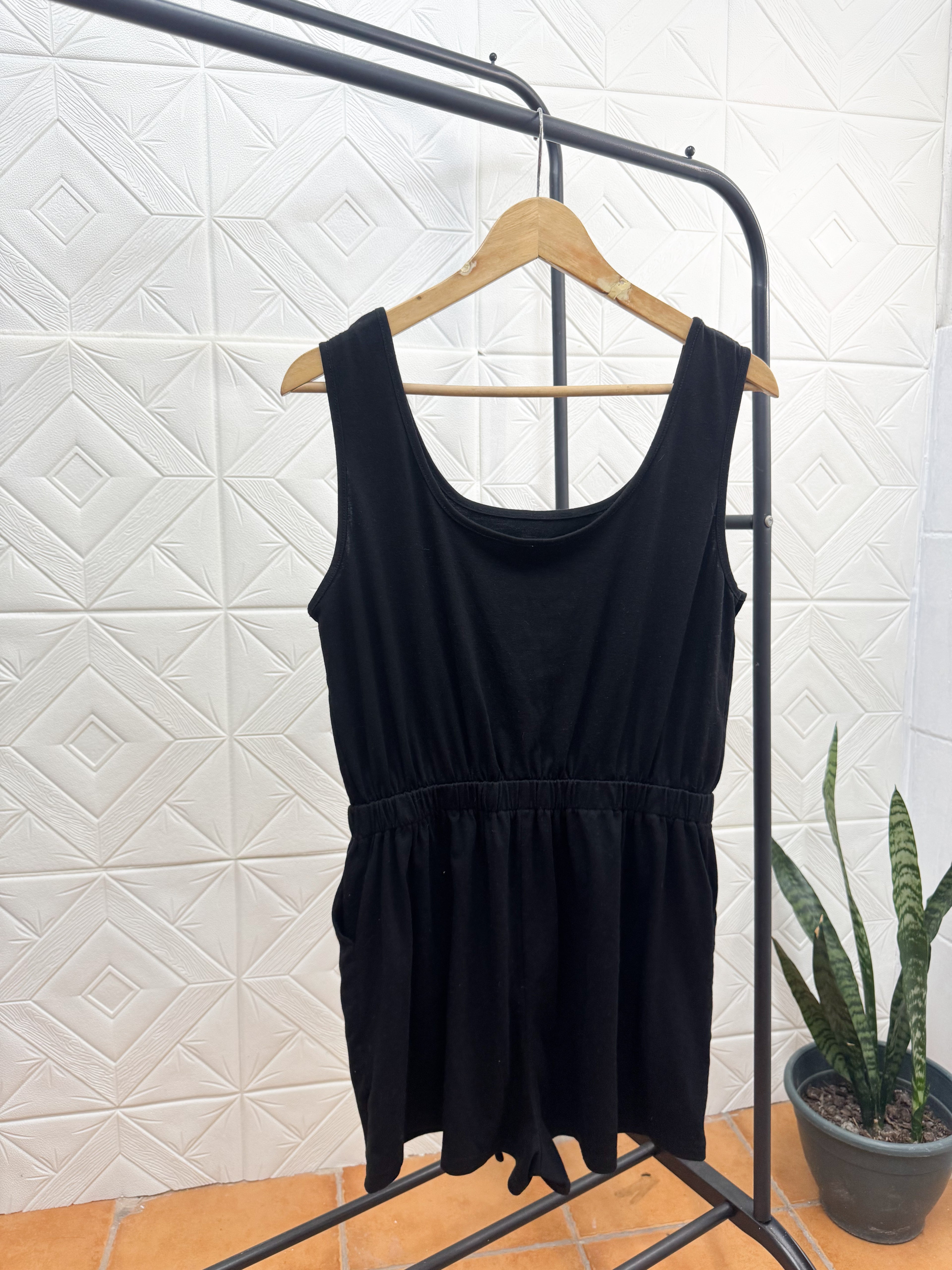 Monito corto negro, talle L