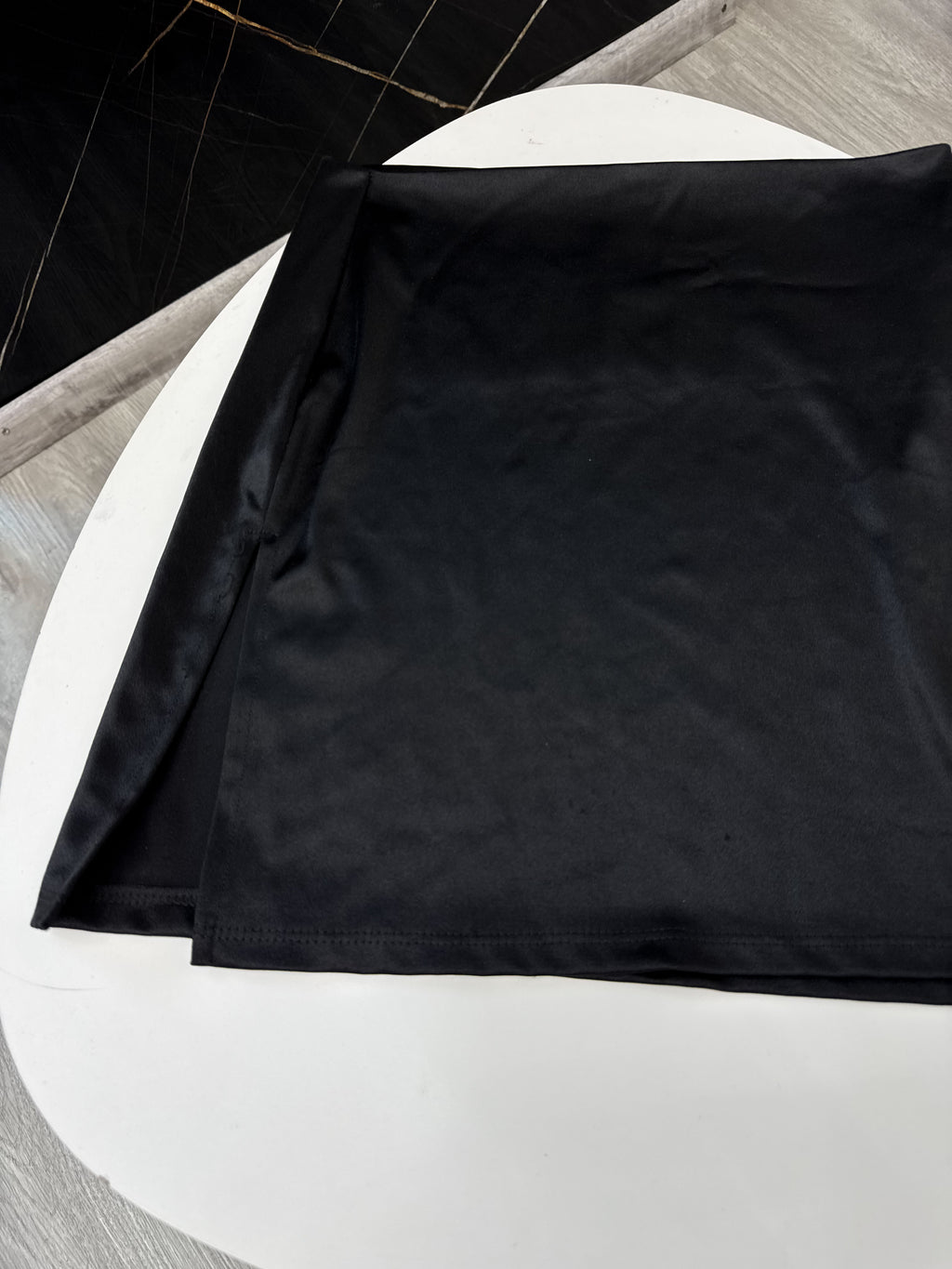 Pollera negra de satén